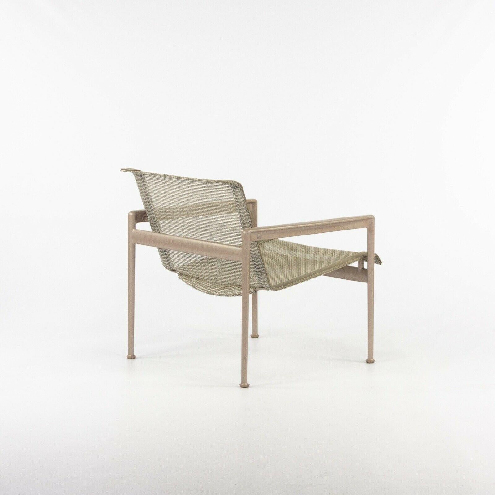 2020 Knoll Richard Schultz 1966 Series Outdoor Lounge Chair w/ Arm & Beige Frame In Good Condition For Sale In Philadelphia, PA