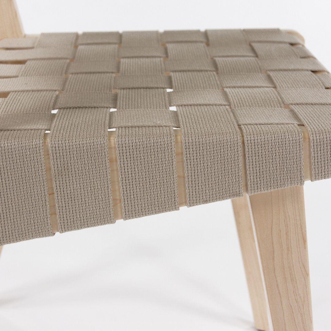XXIe siècle et contemporain 2020 Knoll Chaise d'appoint Risom en érable avec courroies Tan, Model 666C-WB en vente