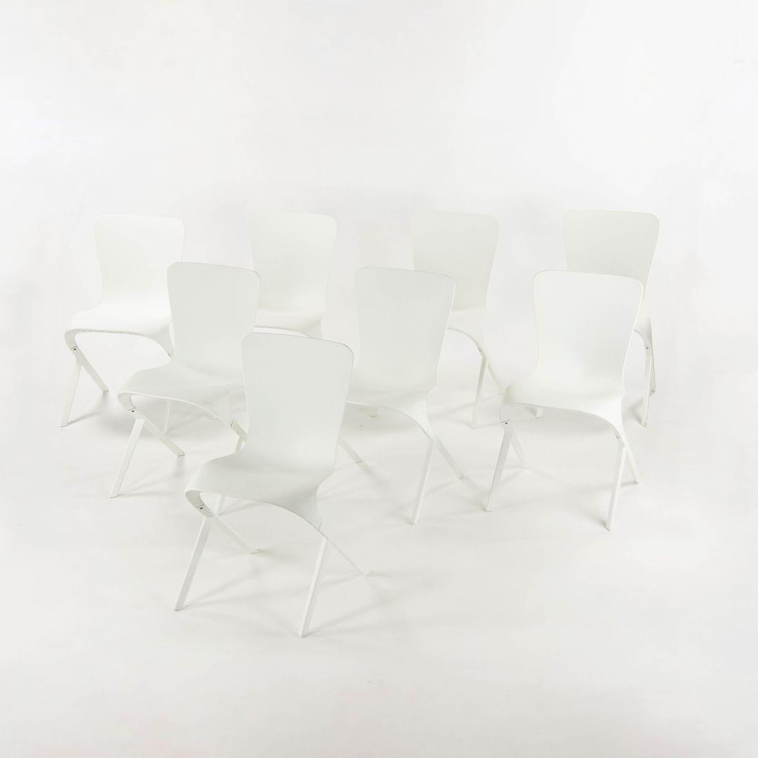 Il s'agit d'une chaise d'appoint en nylon Washington Skin, conçue par Sir David Adjaye pour Knoll en 2013. Le prix indiqué comprend une chaise d'appoint, mais nous en avons huit disponibles à l'achat. Le design de la chaise consiste en une