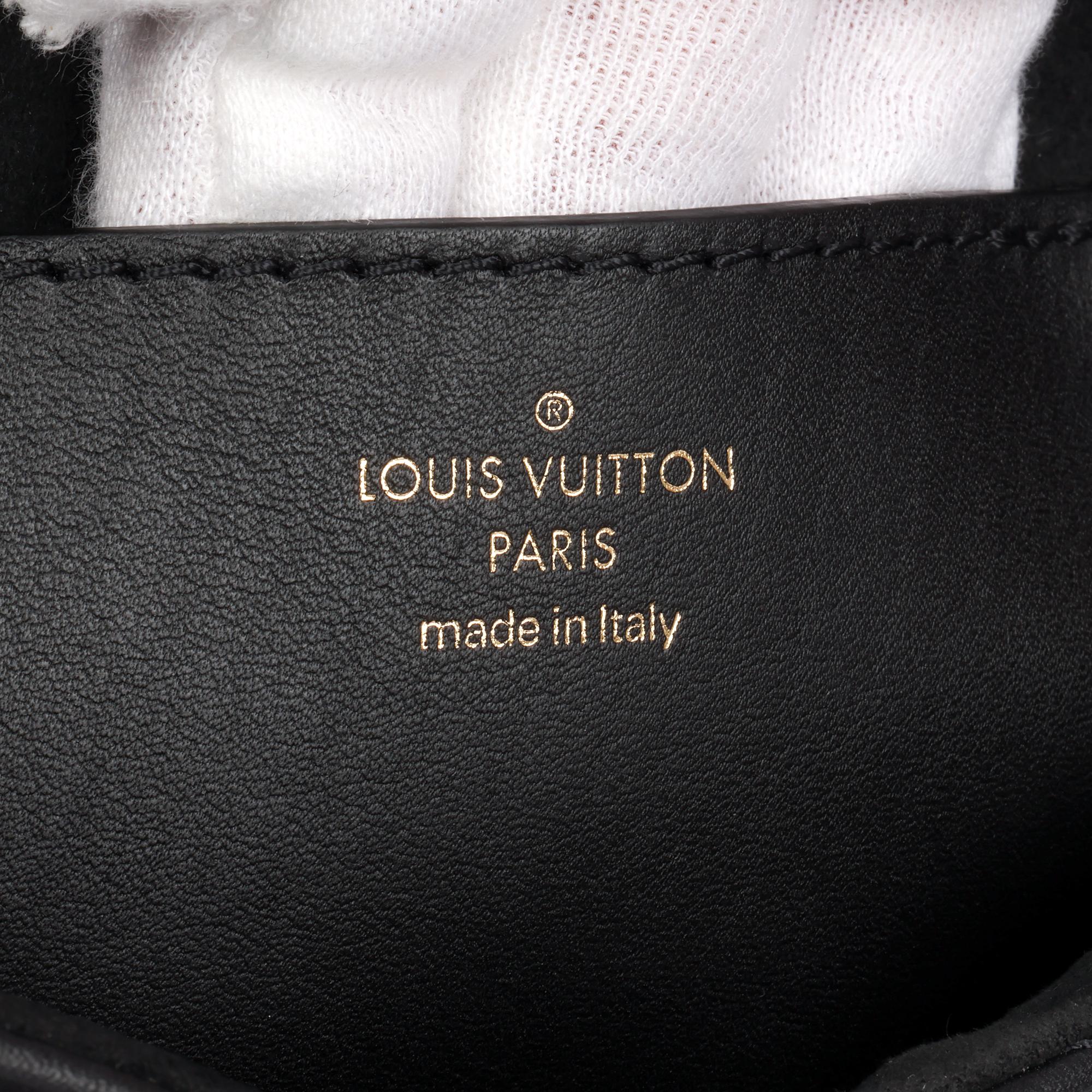 2020 Louis Vuitton Black Chevron Quilted Calfskin New Wave Multi Pochette  2