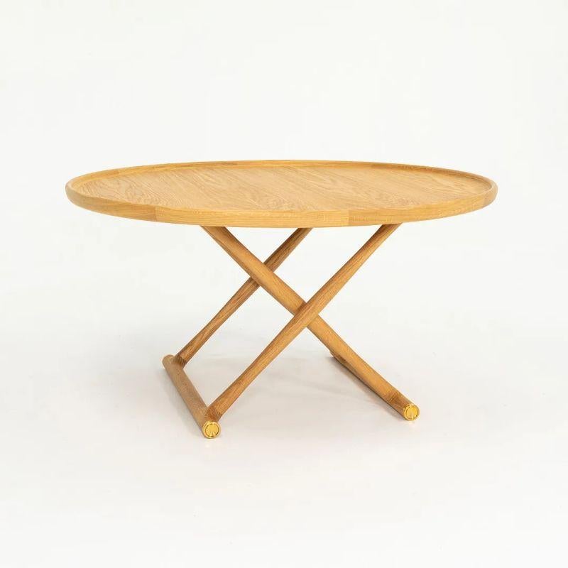 Il s'agit d'une table basse égyptienne ML10097 dont le cadre et le plateau sont en chêne massif. La table, conçue par Mogens Lassen et produite par Carl Hansen & Son au Danemark, date d'environ 2020. Il est garanti comme authentique. Cet exemple