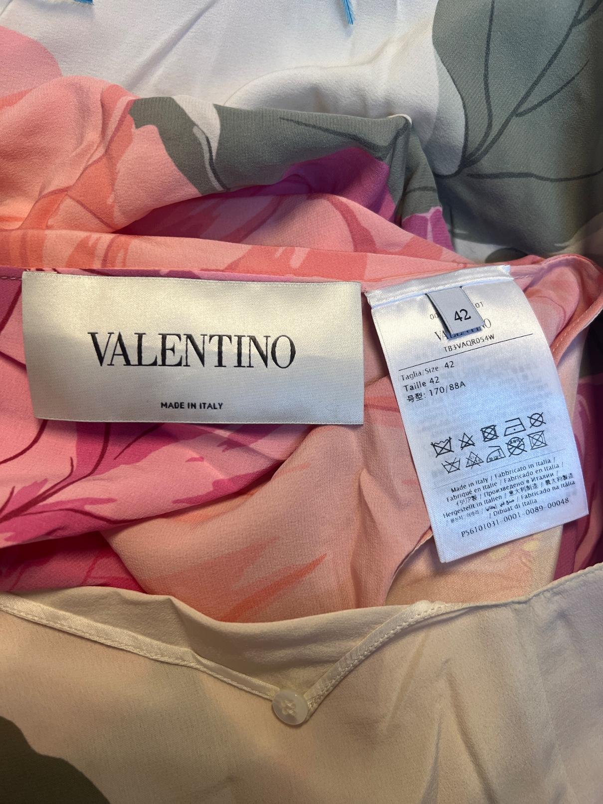 2020 Valentino Resort Vestido de seda floral con dobladillo de plumas en venta 1