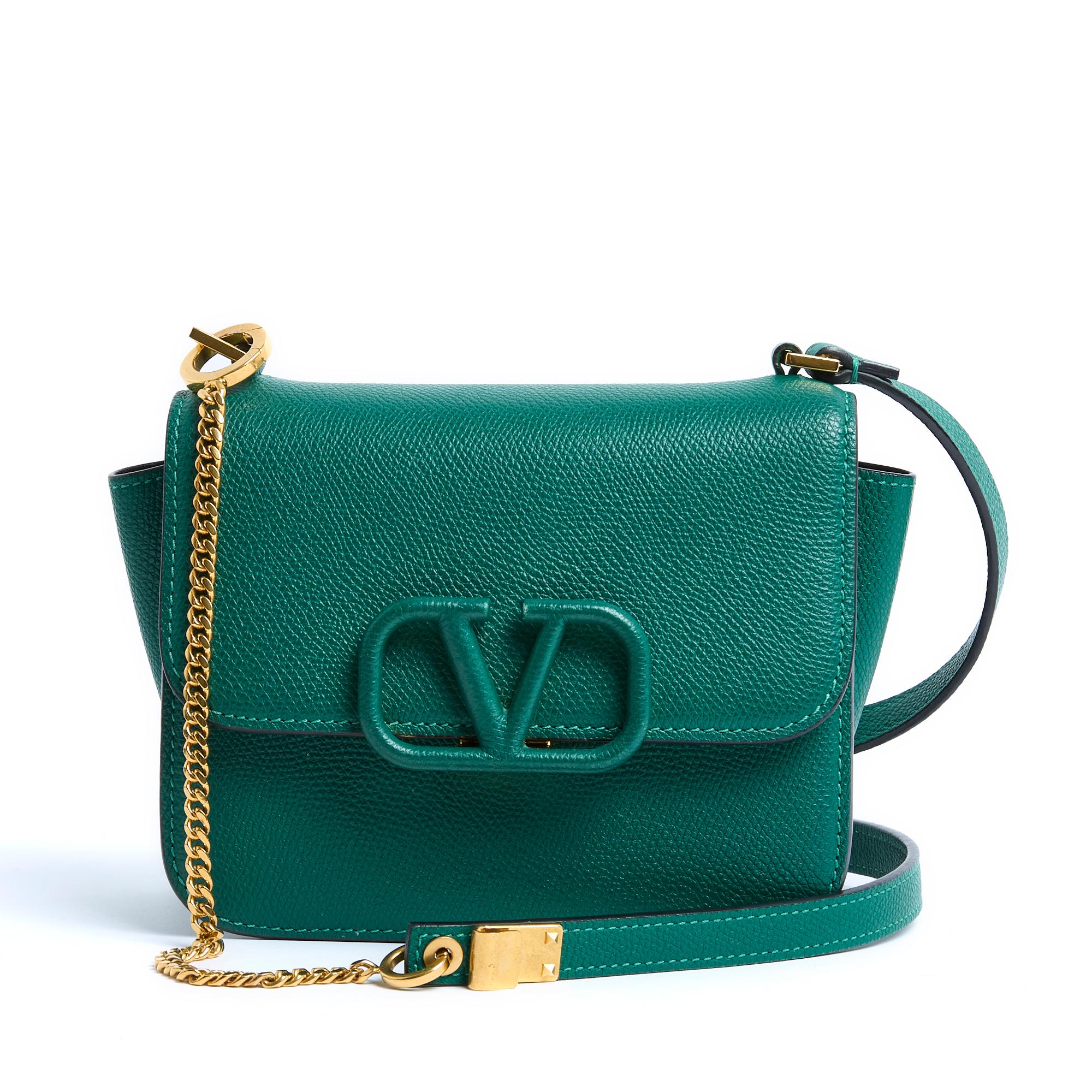 Valentino VLogo model bag in green grained leather, gold metal tilting clasp covered in leather, black leather interior with a small patch pocket in red leather with Valentino logo, long leather shoulder strap and gold metal chain for shoulder wear
