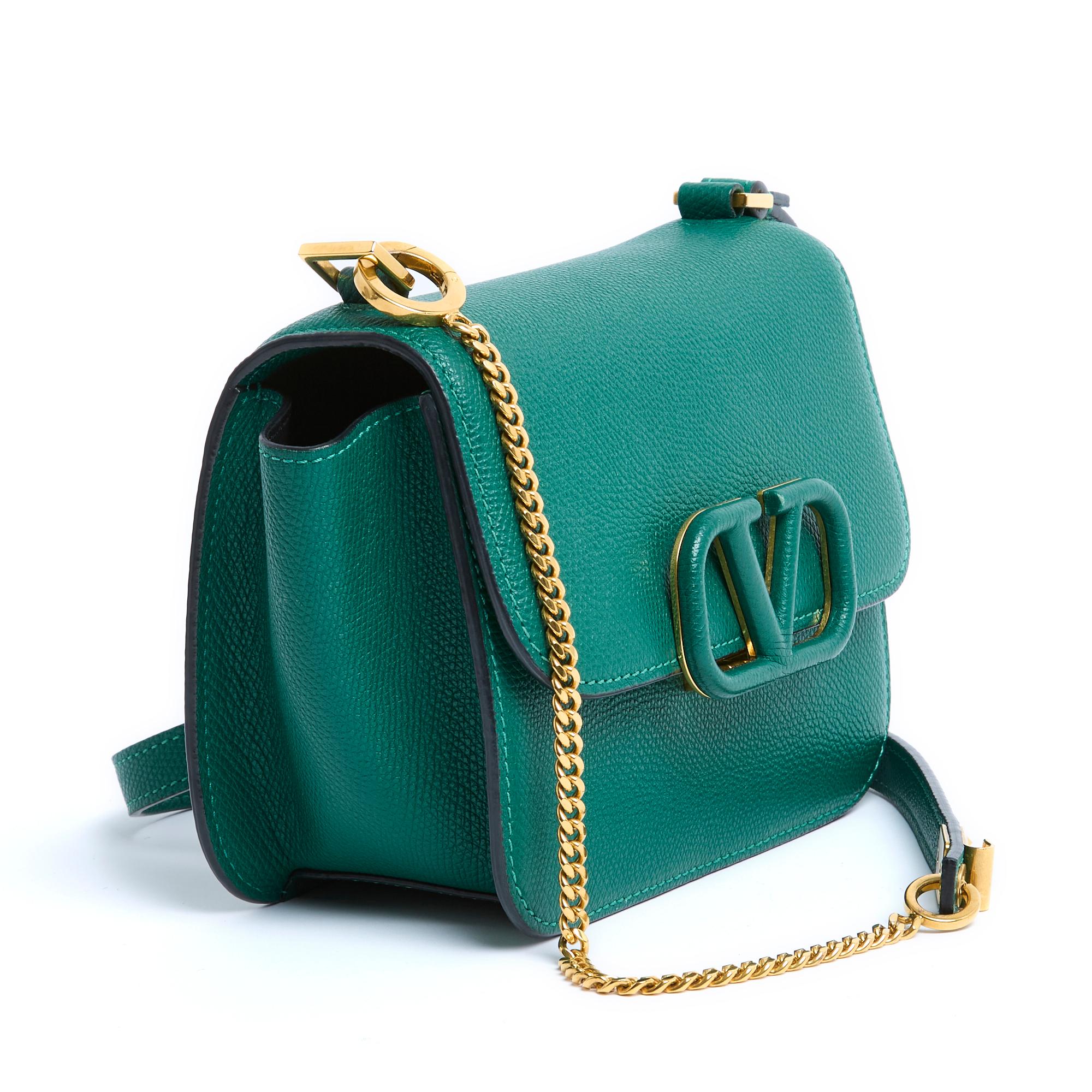 Kleine Valentino VLogo-Tasche aus grünem Leder, 2020 im Zustand „Neu“ im Angebot in PARIS, FR