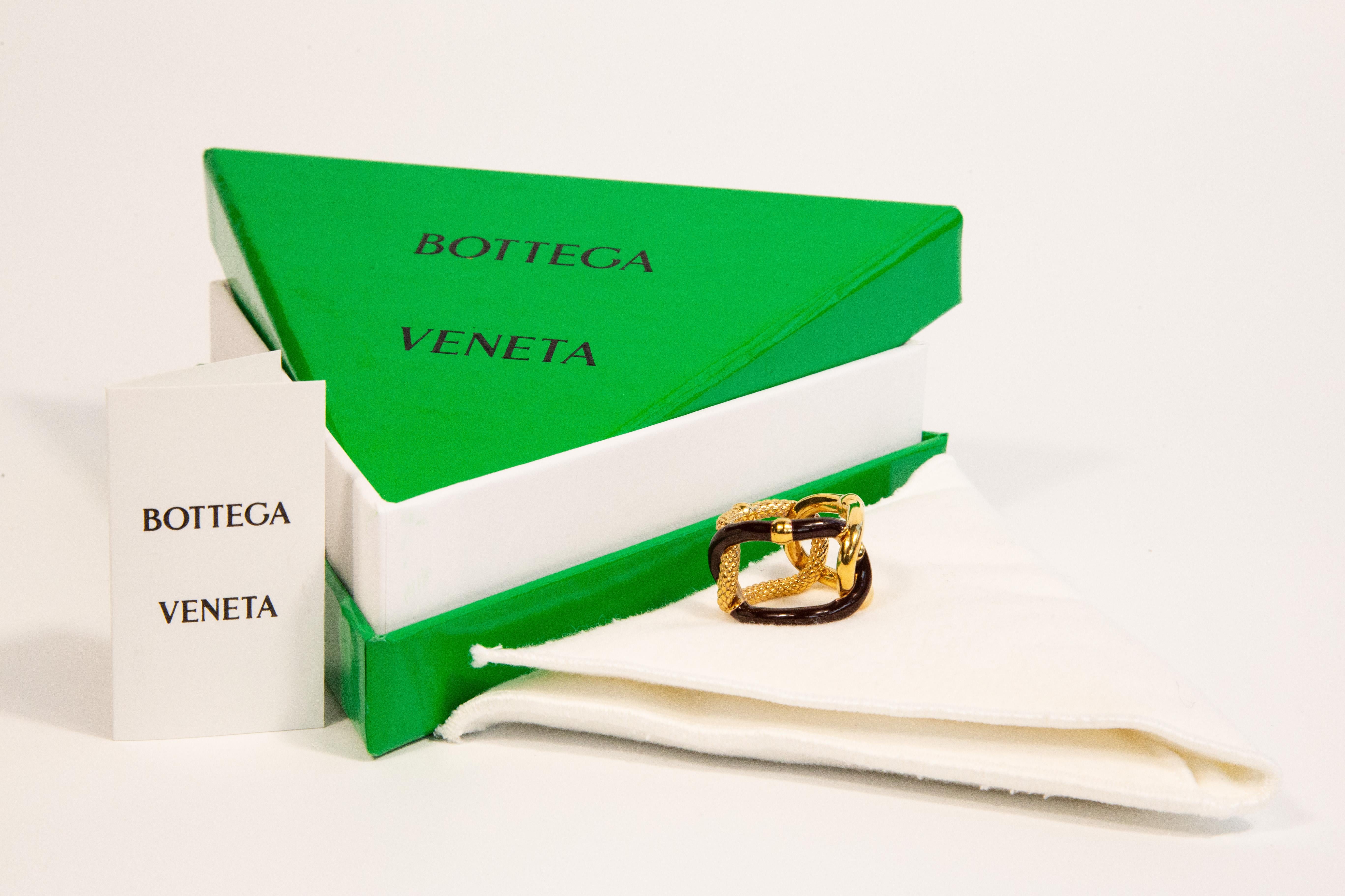 2020er Jahre Bottega Veneta Intreccio Kettenring Gold plissiert Silber und schwarzem Emaille im Angebot 8