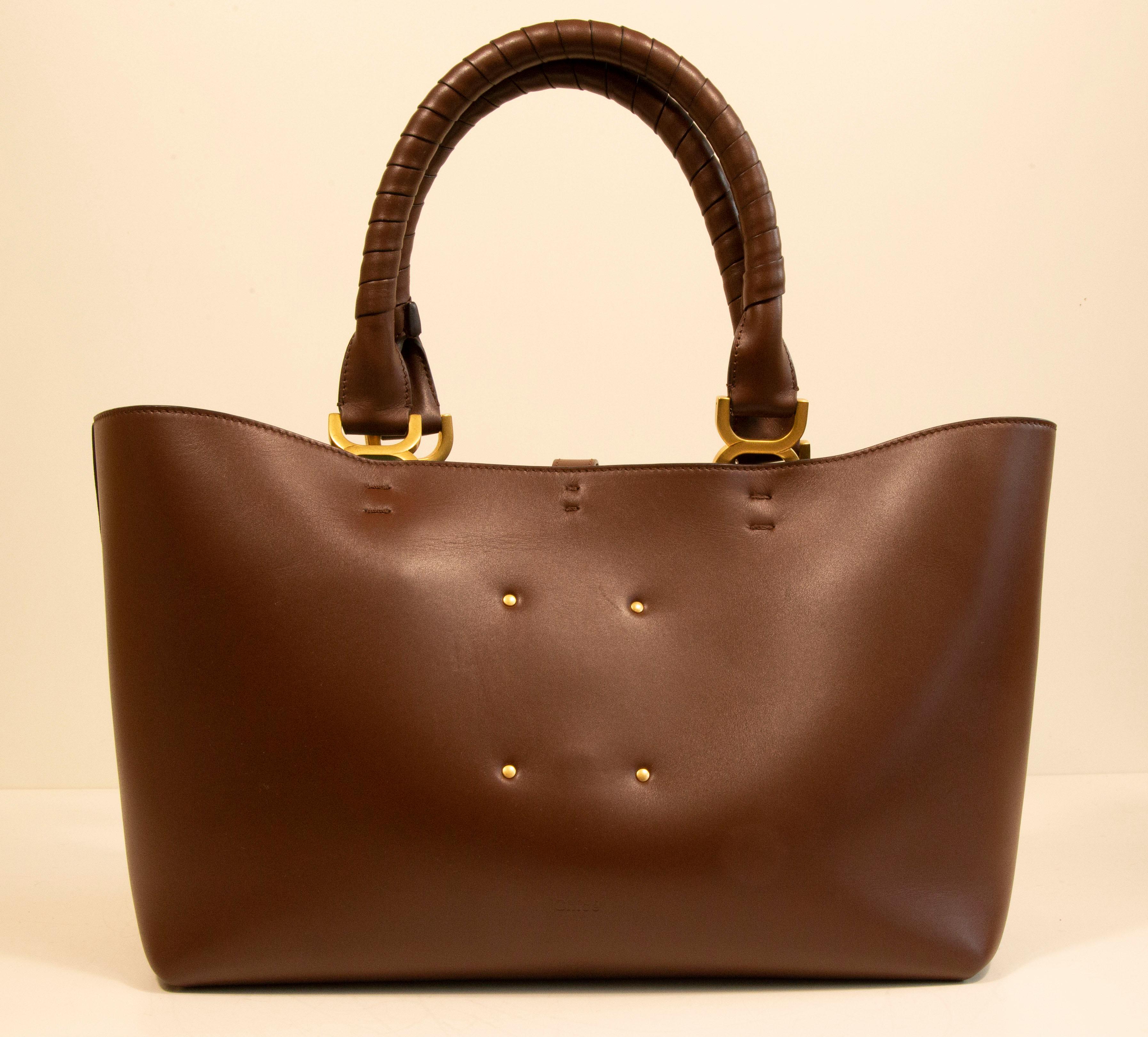 2020s Chloe Marcie Small Tote Bag in Brown Leather In Excellent Condition For Sale In Arnhem, NL