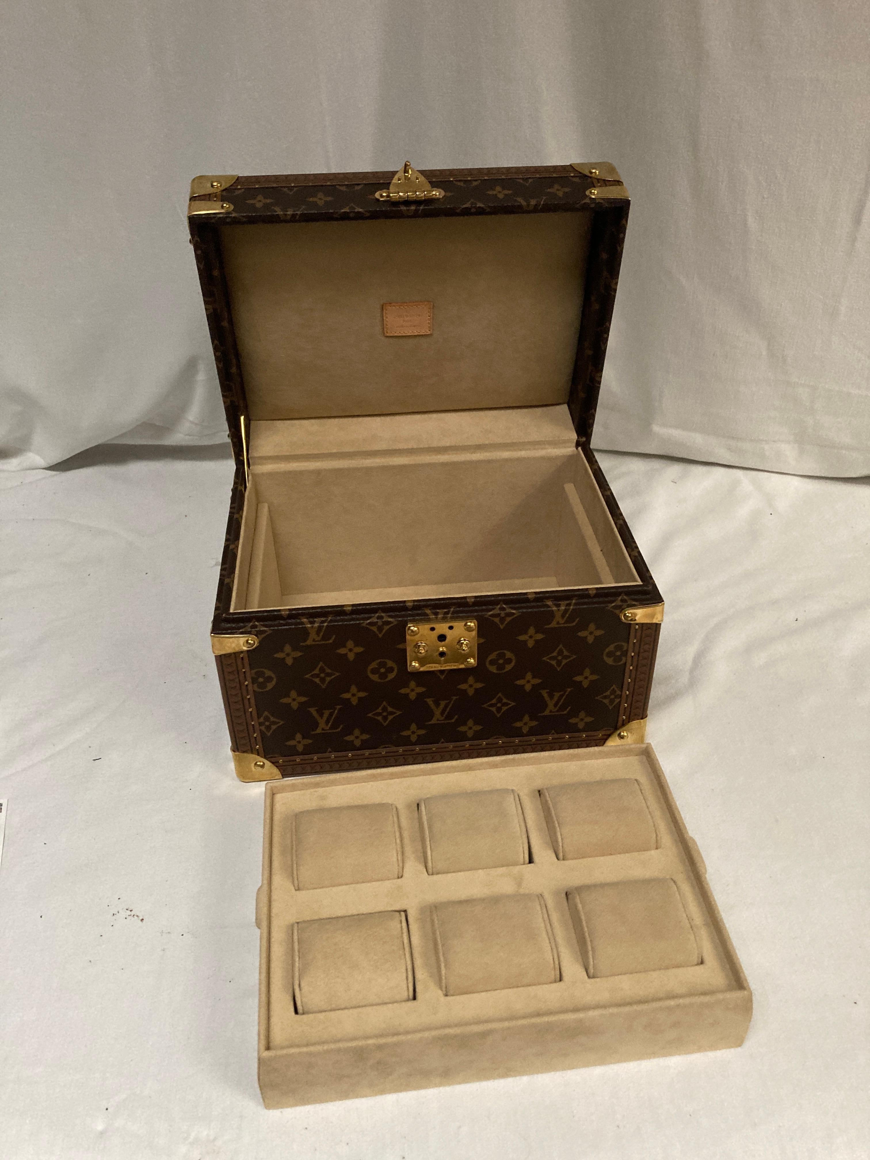 Boîte à bijoux et montres des années 2020 de Louis Vuitton en vente 4