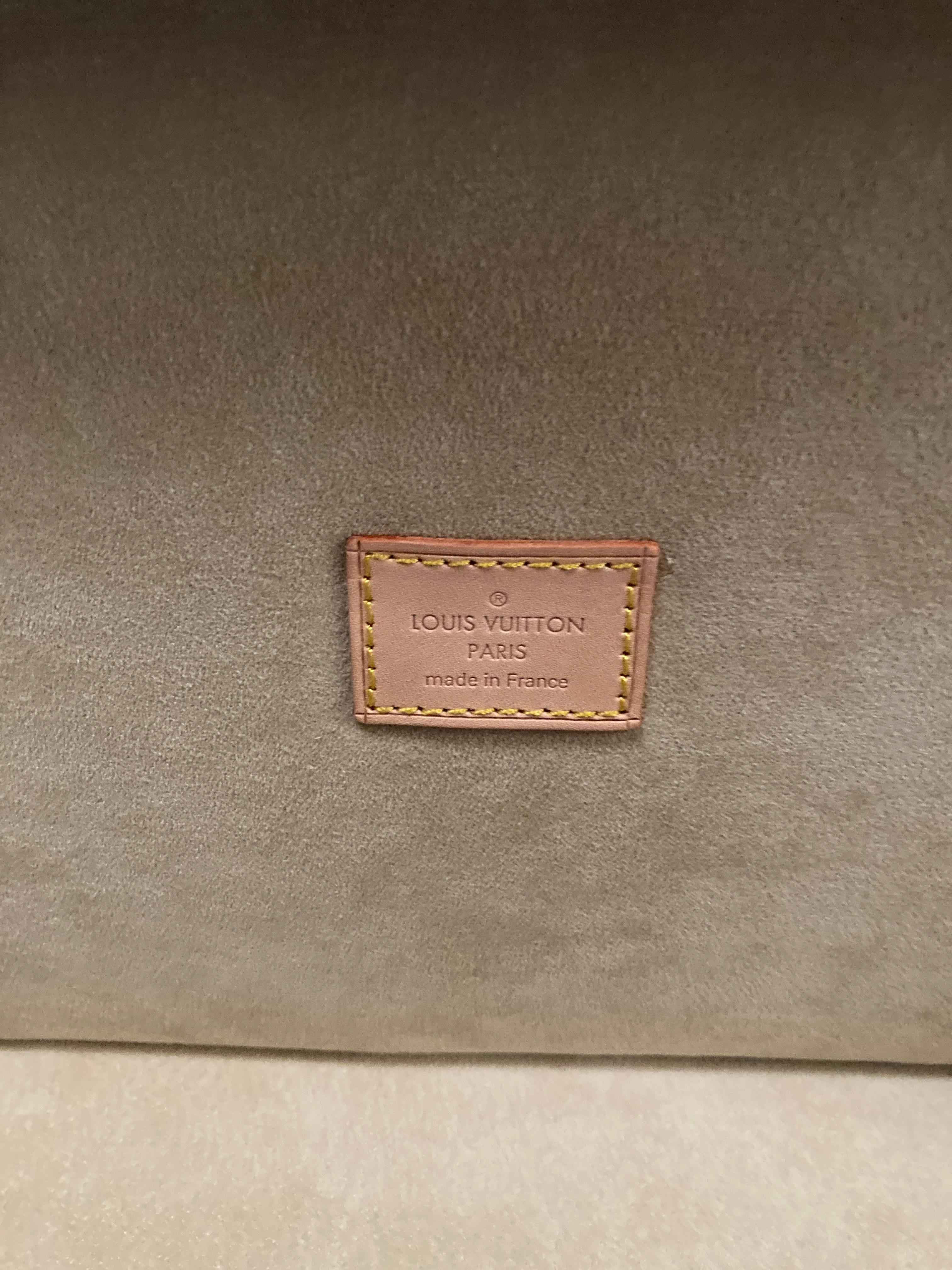 Boîte à bijoux et montres des années 2020 de Louis Vuitton en vente 5