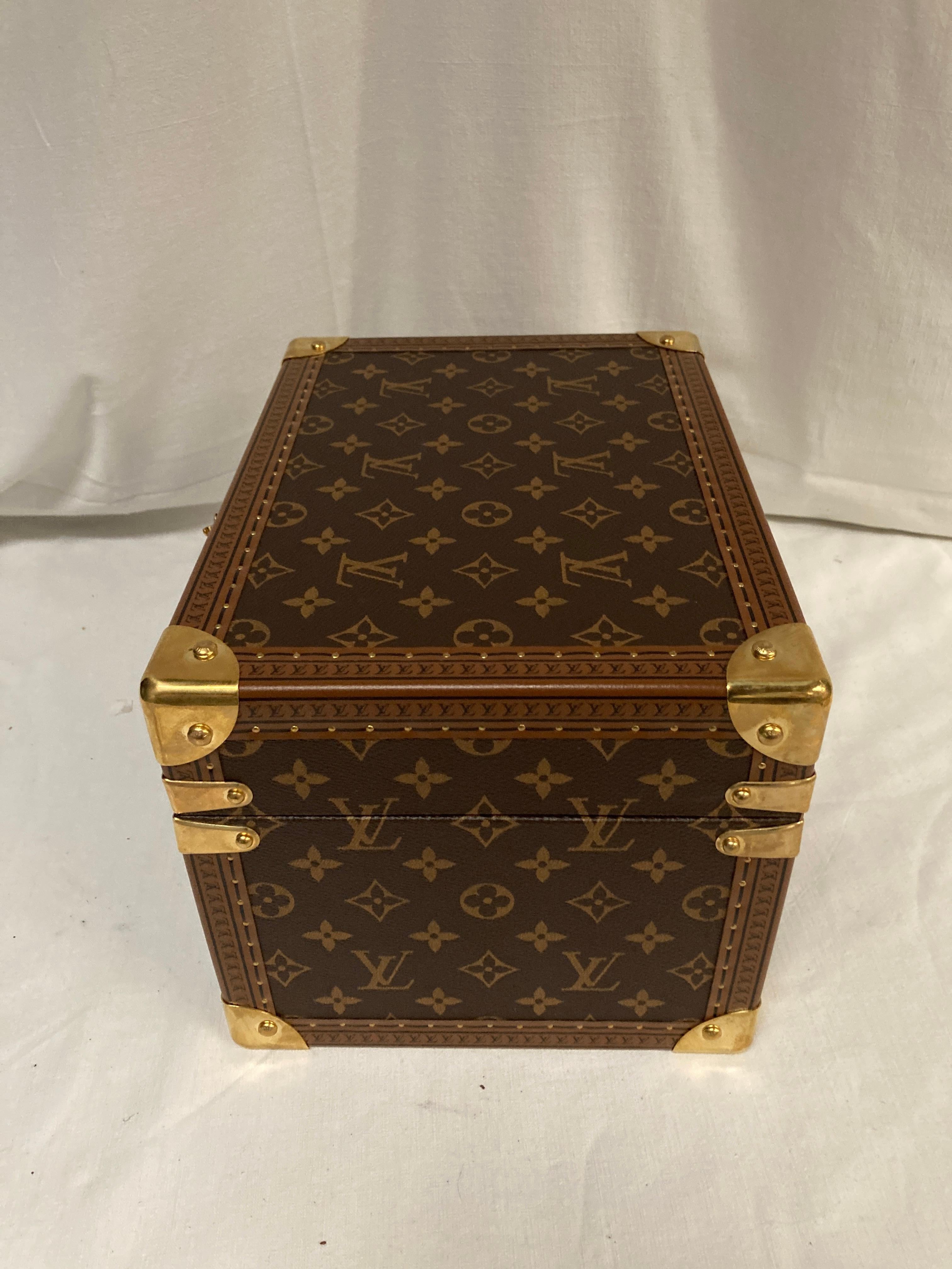 Boîte à bijoux et montres des années 2020 de Louis Vuitton en vente 1
