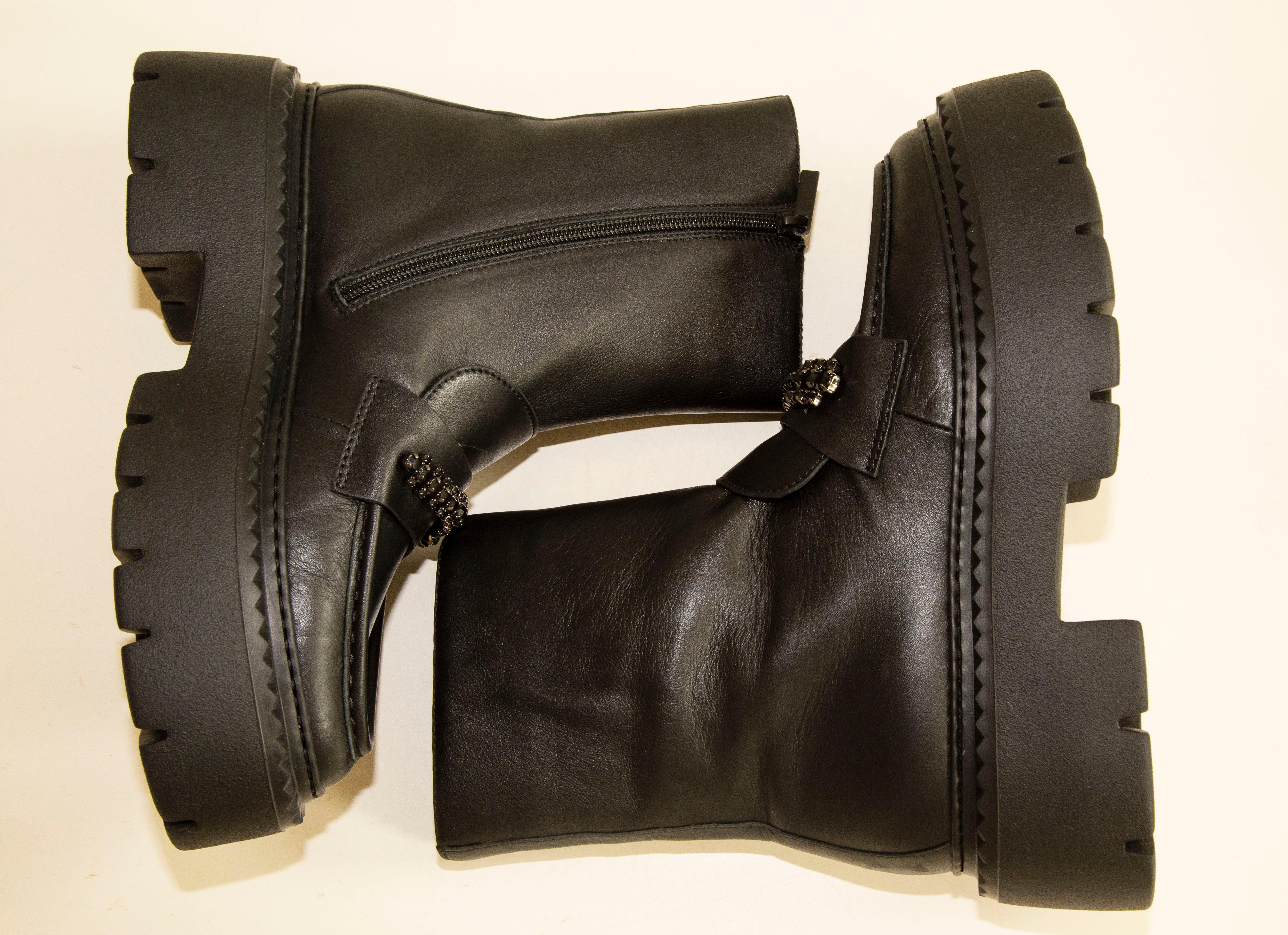 2020s Jimmy Choo Botines de piel negra en venta 3