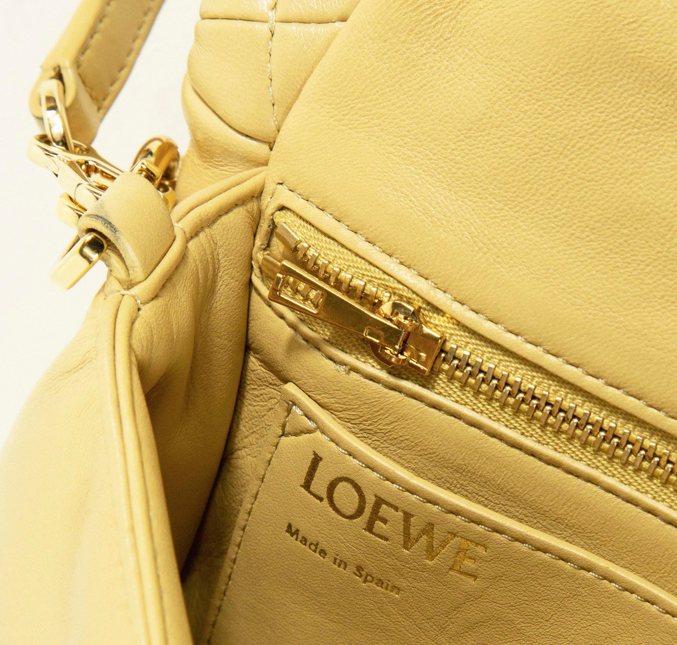 2020s Loewe Goya Puffer Shoulder Crossbody Bag in Camel-Hued Lamb Leather For Sale 4