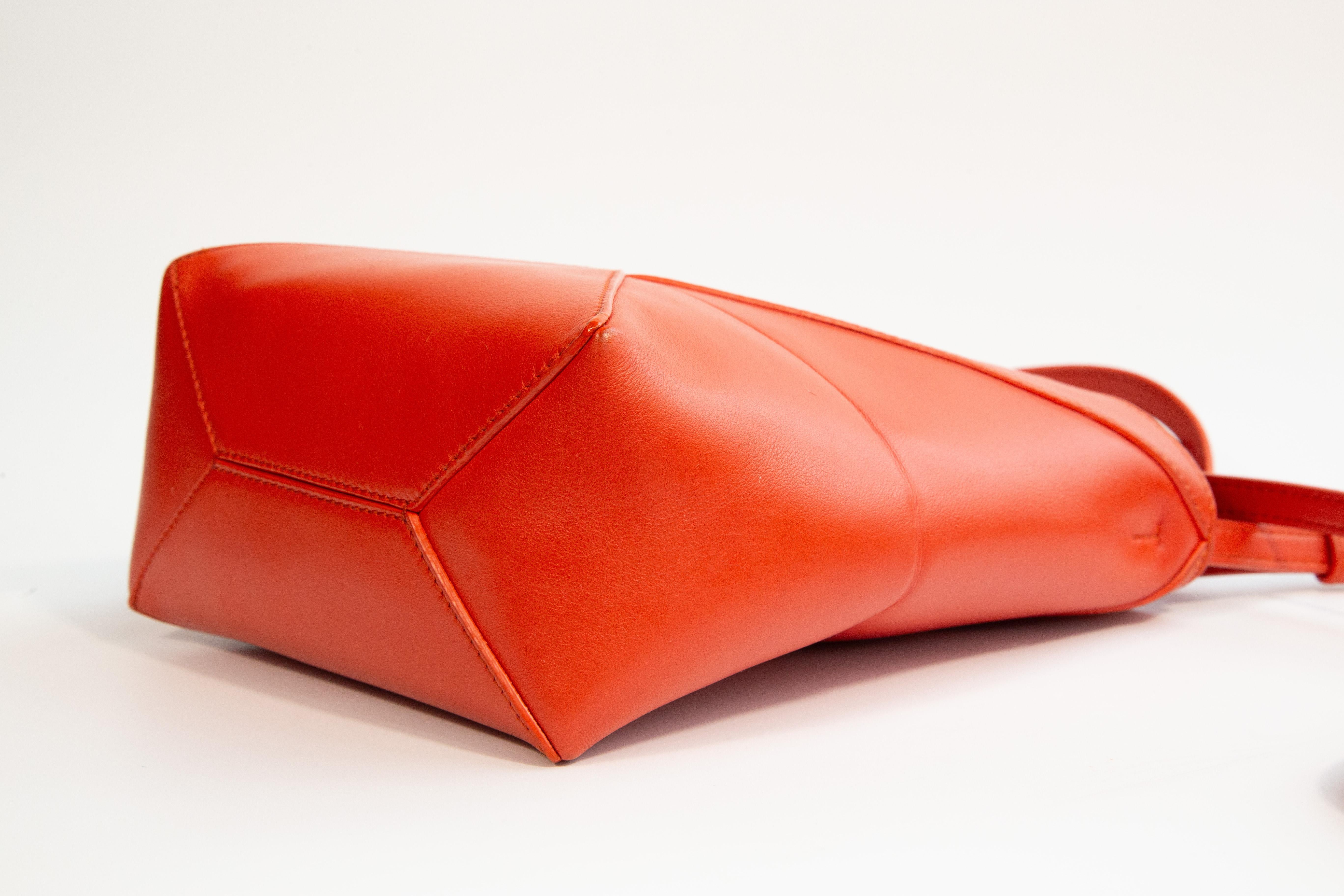 2020s Loewe Puzzle Mini Tote Bag in Red Leather en vente 6