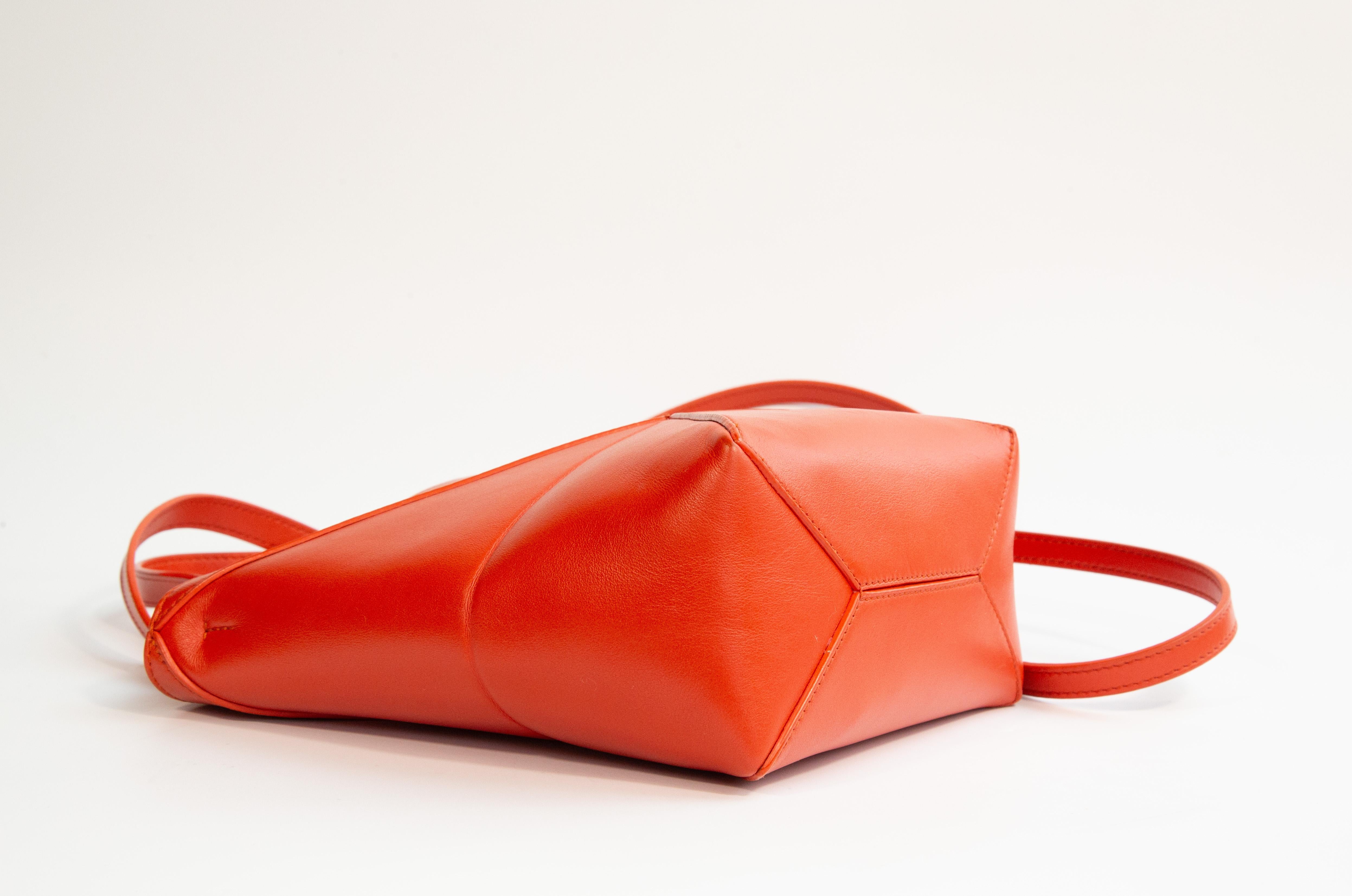 2020s Loewe Puzzle Mini Tote Bag in Red Leather en vente 7