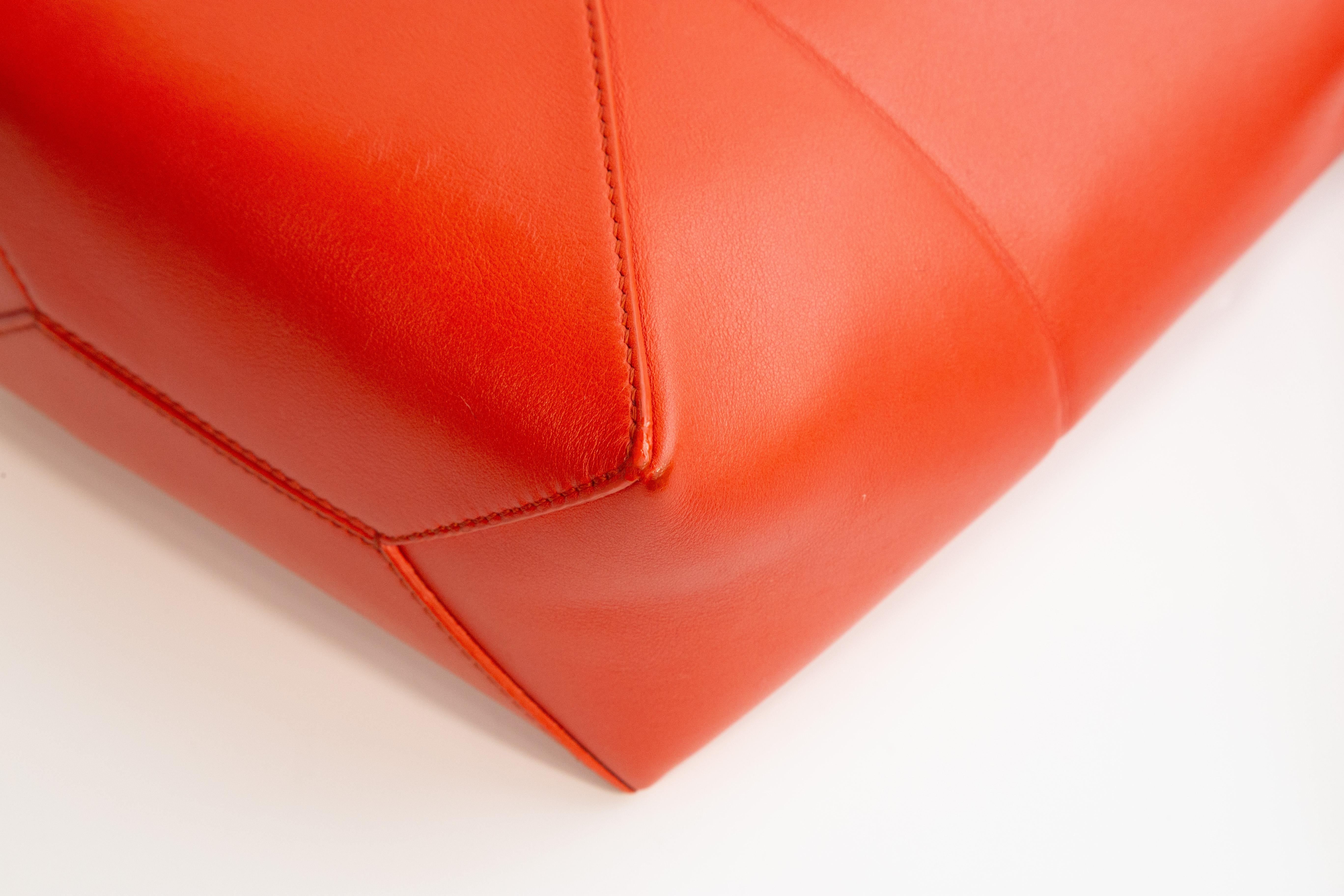 2020s Loewe Puzzle Mini Tote Bag in Red Leather en vente 9