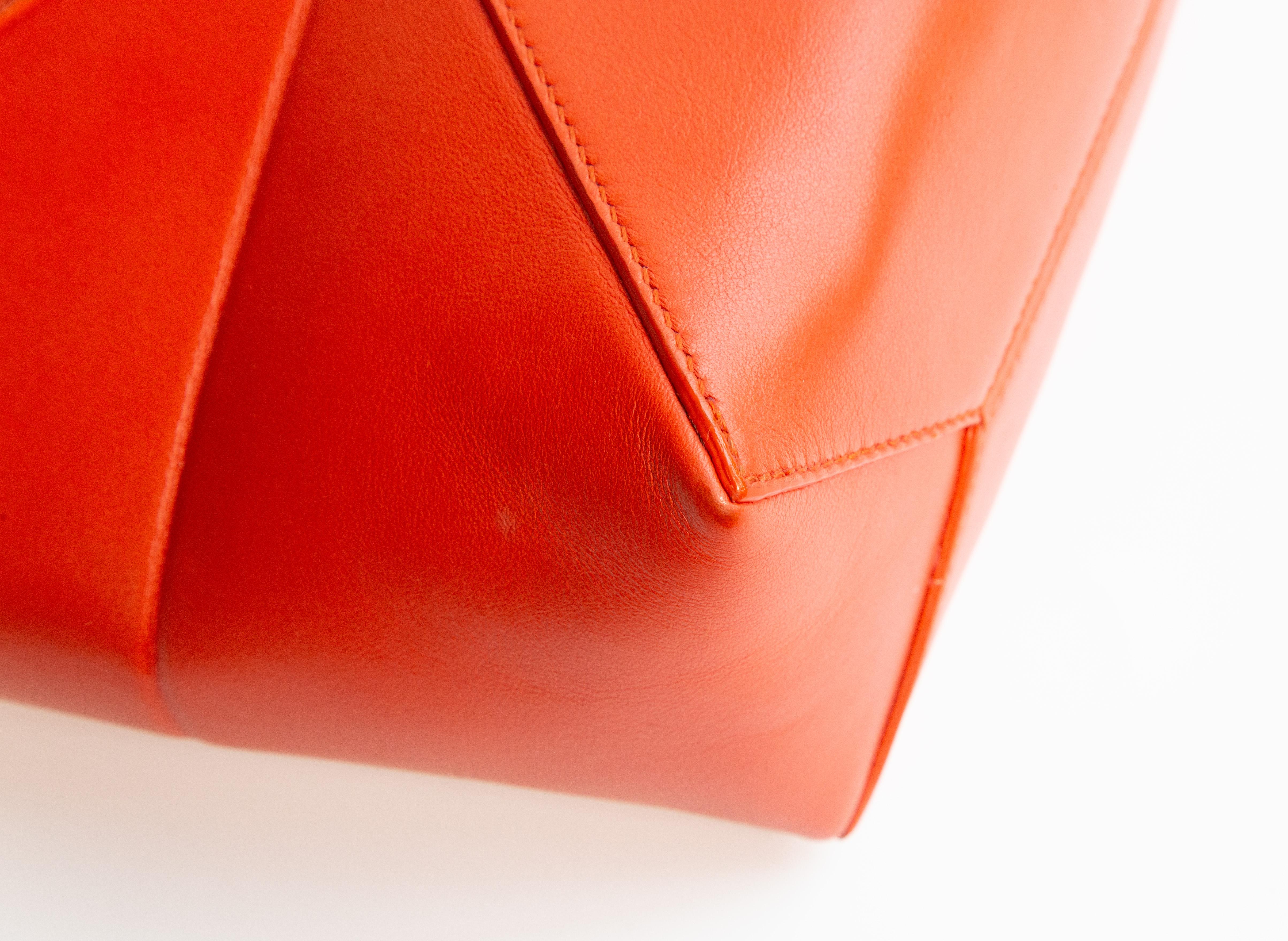 2020s Loewe Puzzle Mini Tote Bag in Red Leather en vente 10