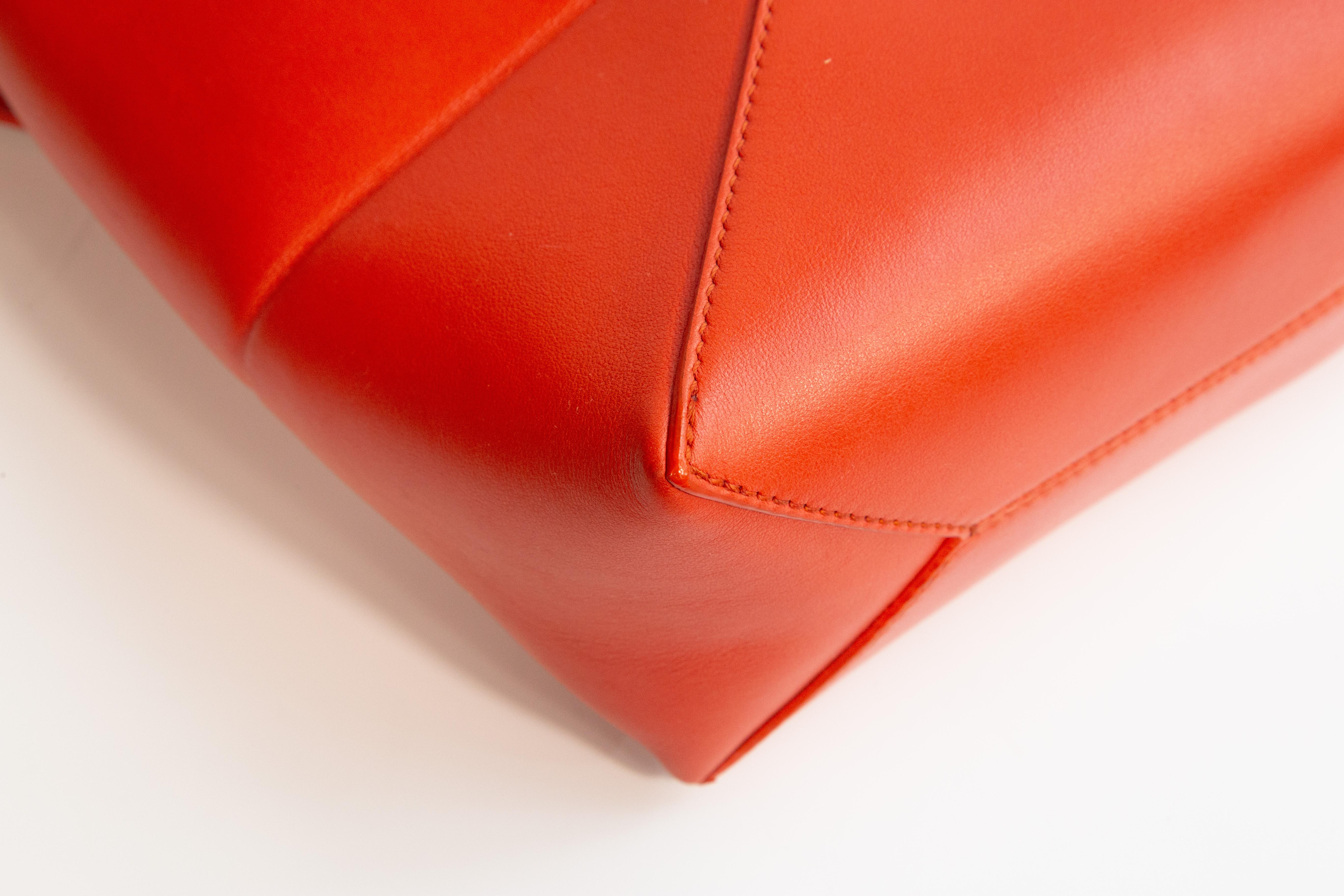 2020s Loewe Puzzle Mini Tote Bag in Red Leather en vente 11