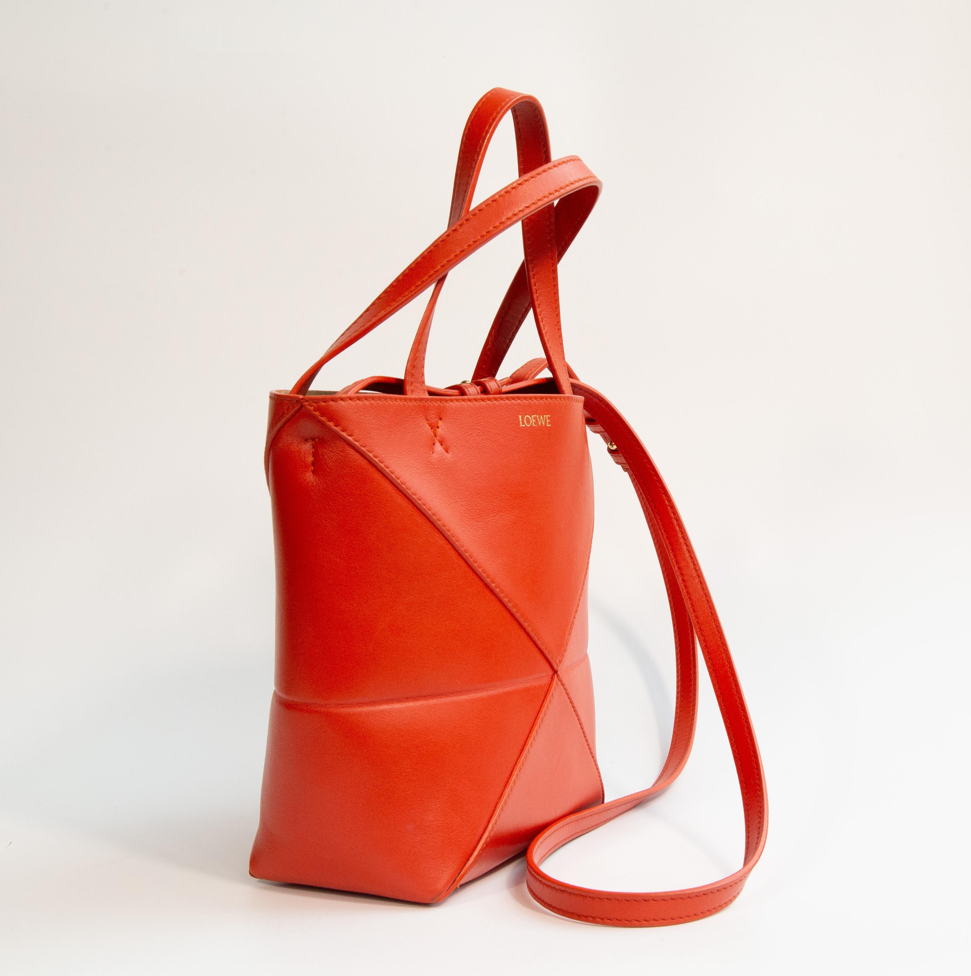 2020s Loewe Puzzle Mini Tote Bag in Red Leather Bon état - En vente à Arnhem, NL