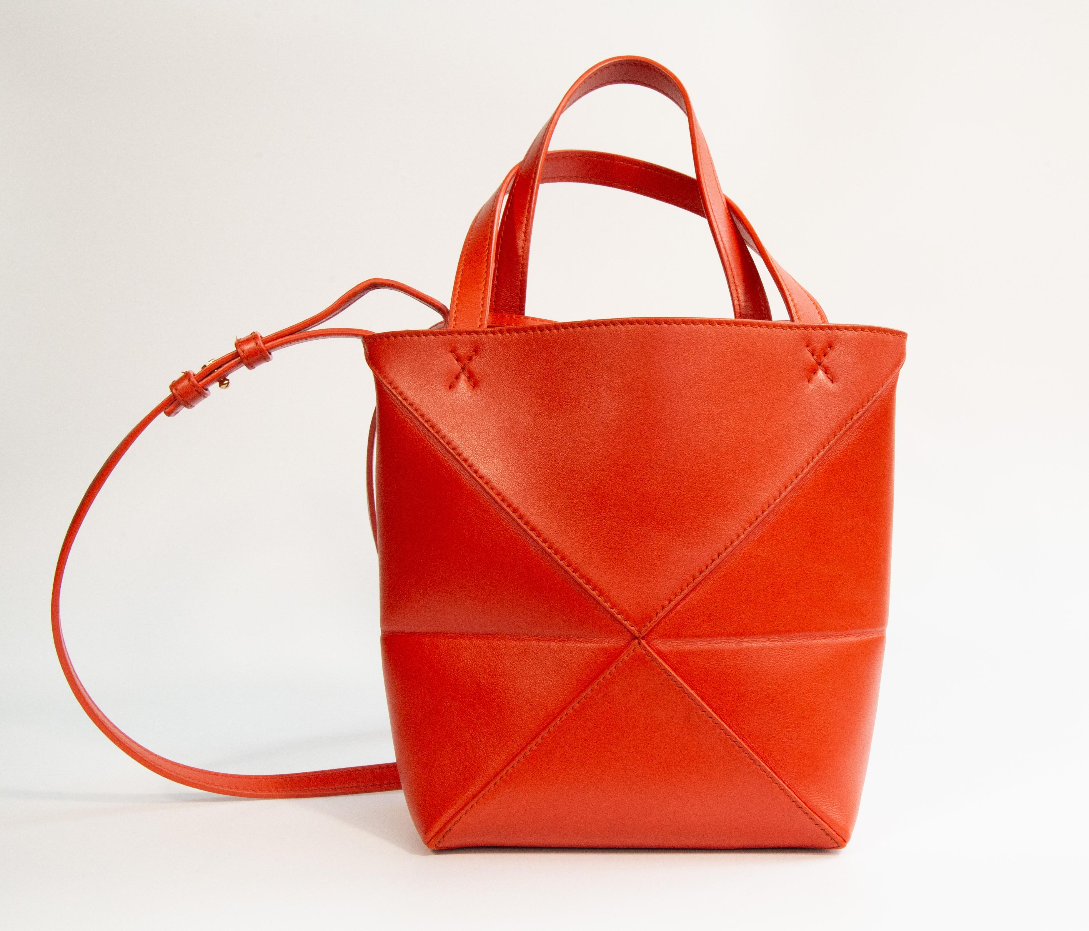 2020s Loewe Puzzle Mini Tote Bag in Red Leather Unisexe en vente