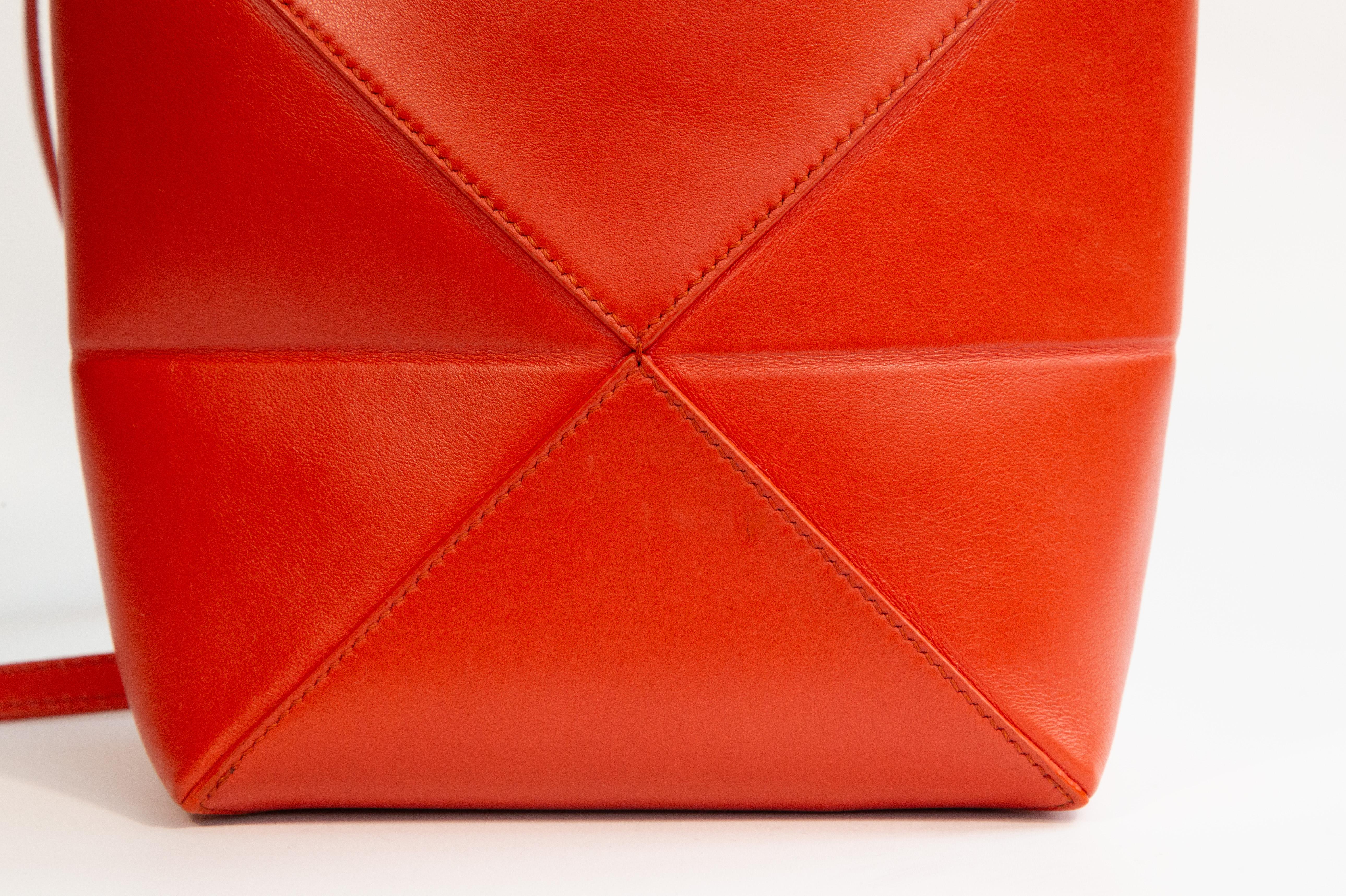 2020s Loewe Puzzle Mini Tote Bag in Red Leather en vente 1