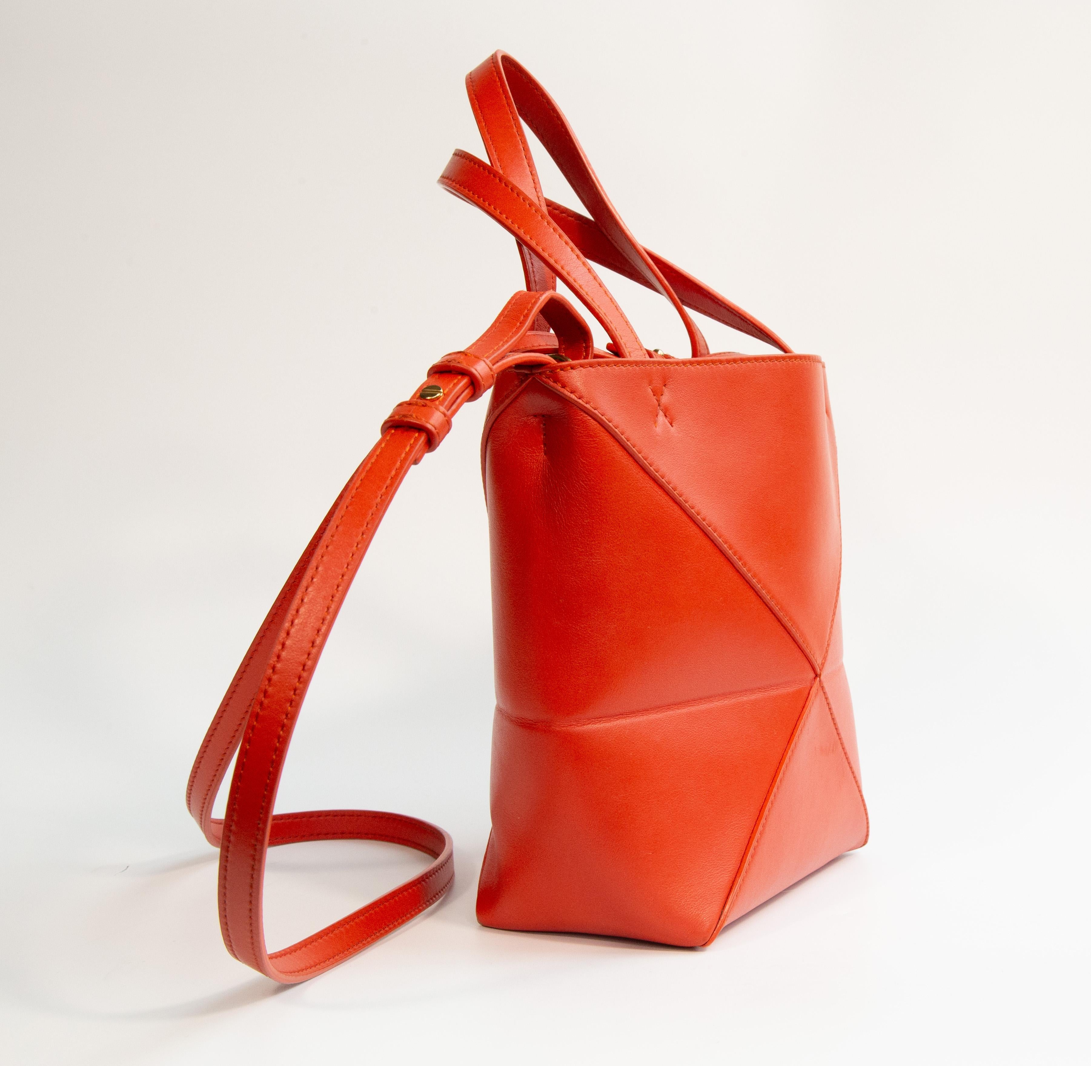 2020s Loewe Puzzle Mini Tote Bag in Red Leather en vente 3