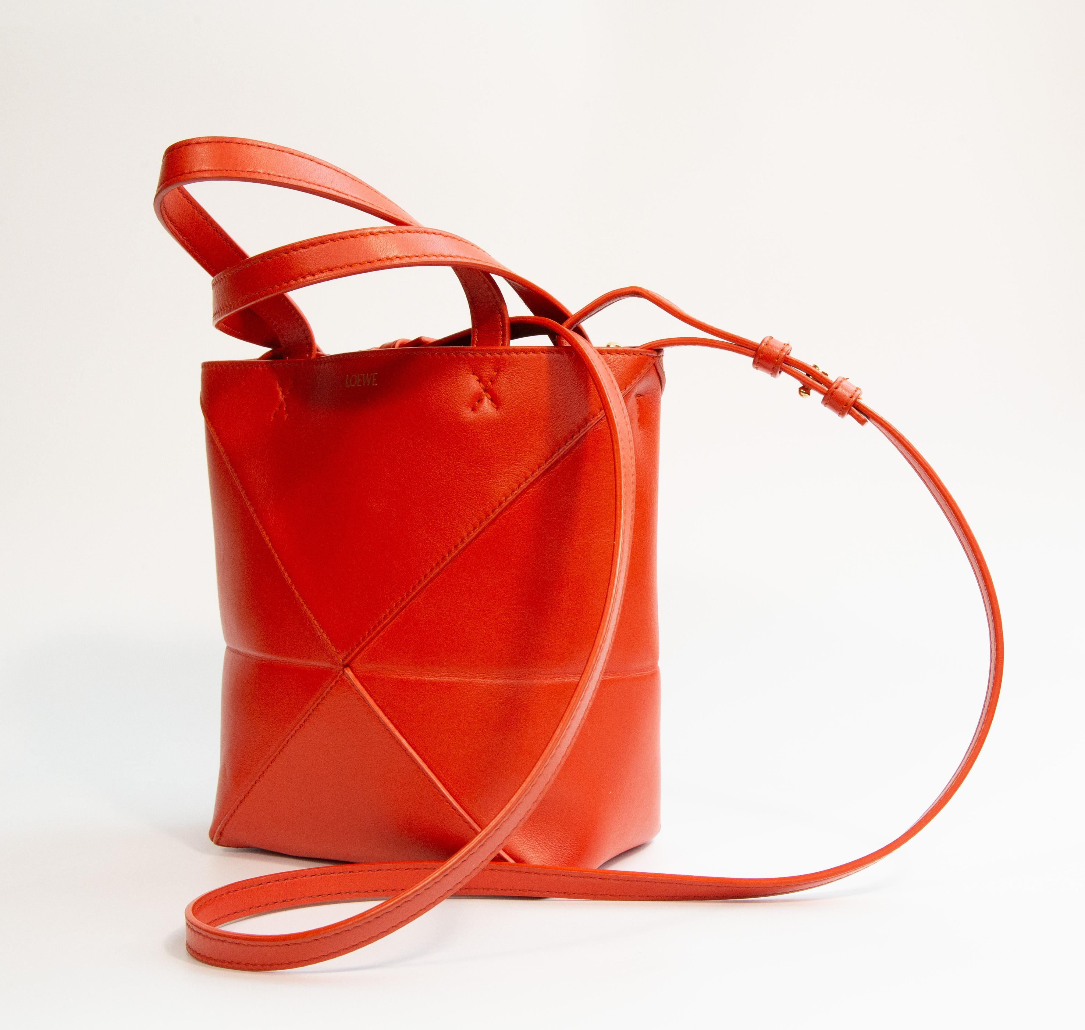 2020s Loewe Puzzle Mini Tote Bag in Red Leather en vente 4