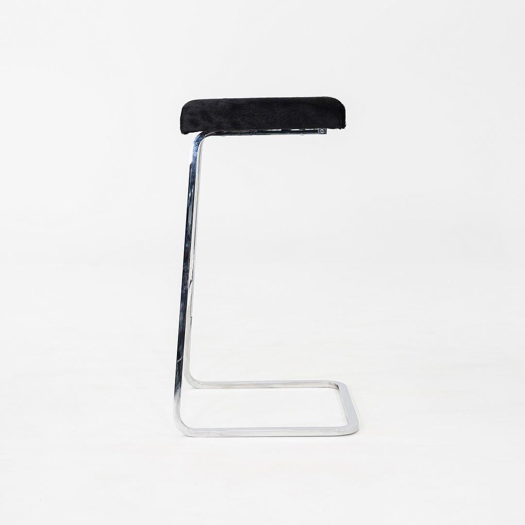 XXIe siècle et contemporain 2020 Mies Van Der Rohe for Knoll Four Seasons Bar Stool with Hair on Hide (Tabouret de bar Four Seasons avec poils) en vente
