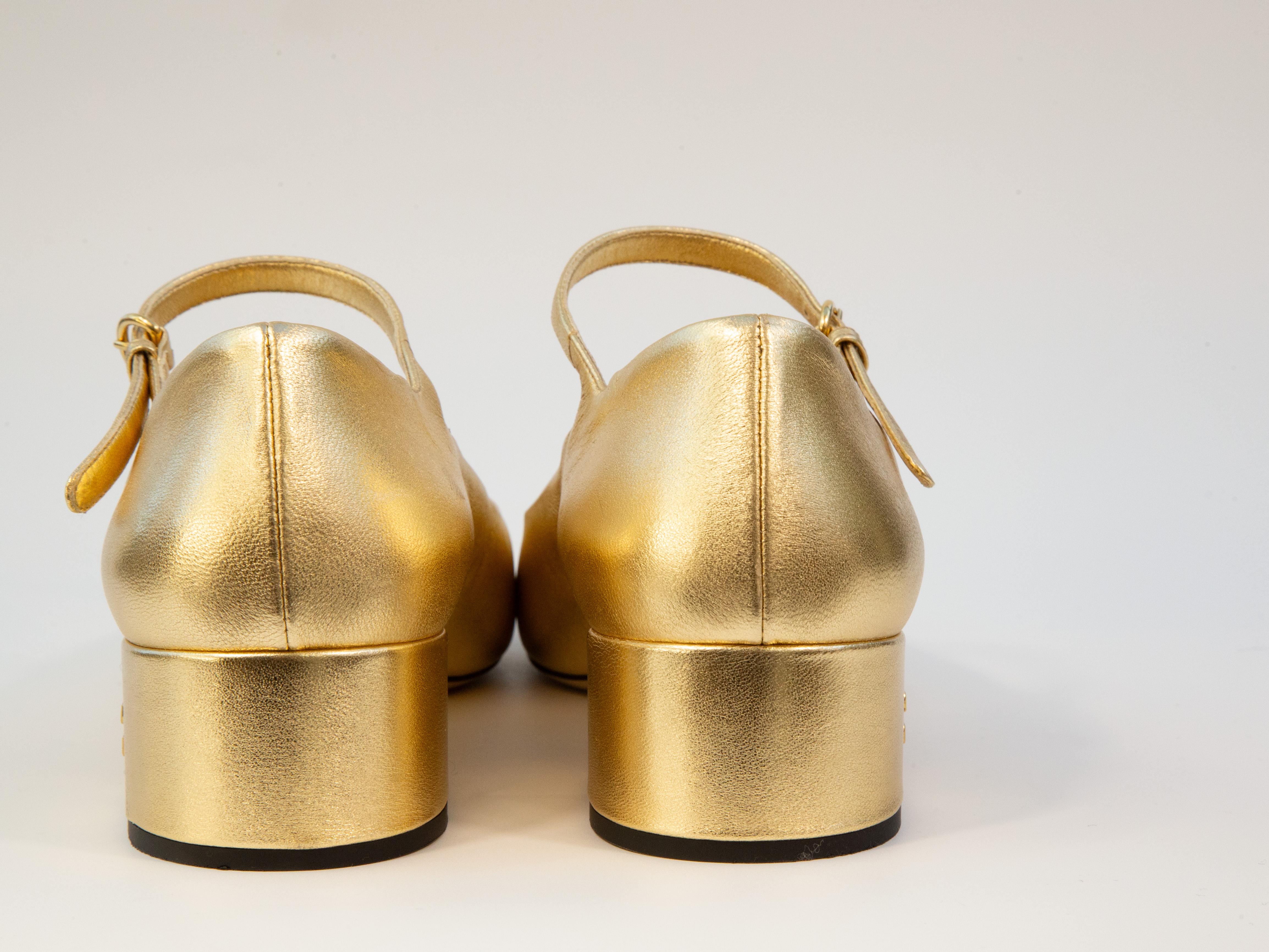 2020 Miu Miu Pumps in pelle nera e oro misura 38,5 in vendita 7