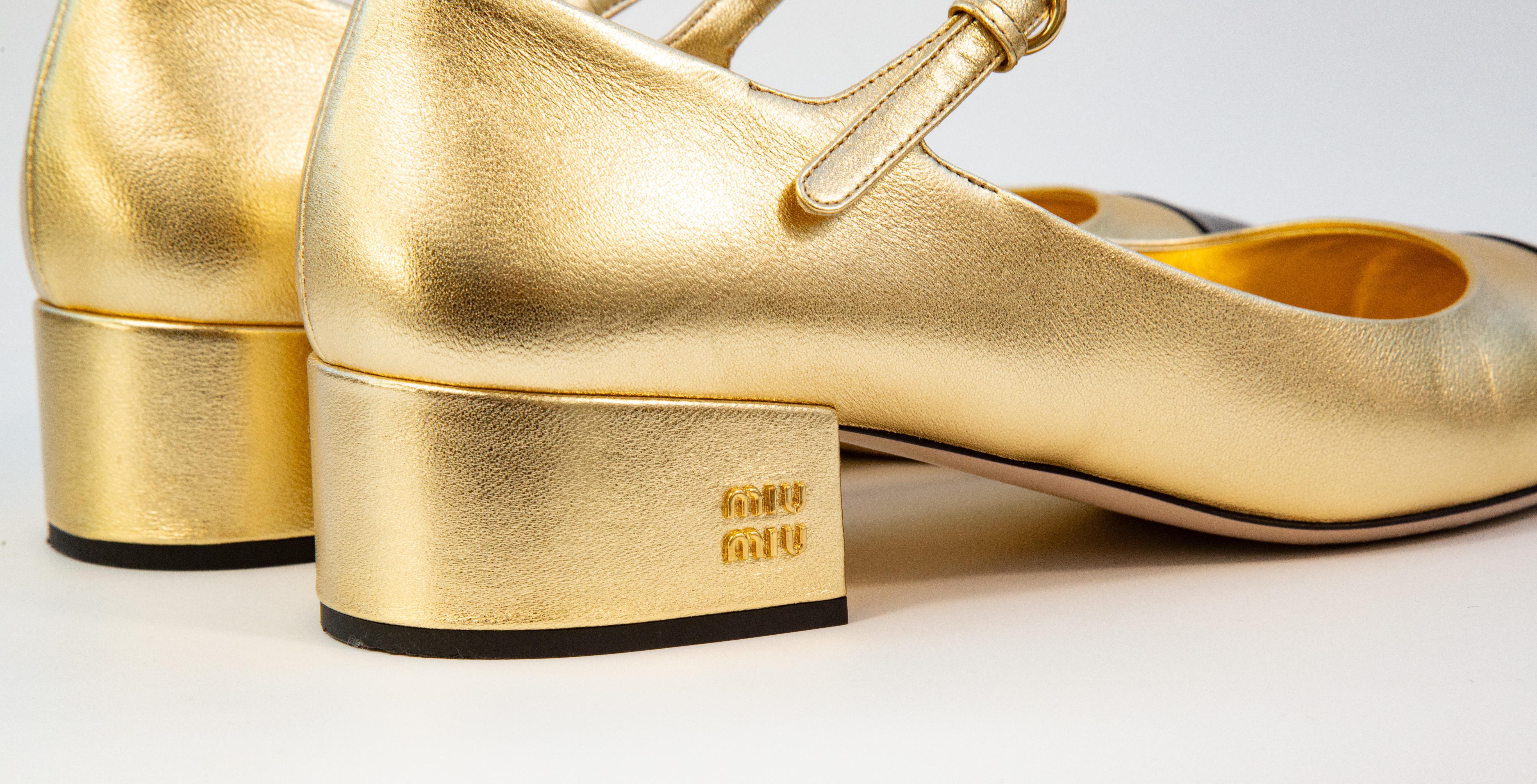 2020 Miu Miu Pumps in pelle nera e oro misura 38,5 in vendita 9