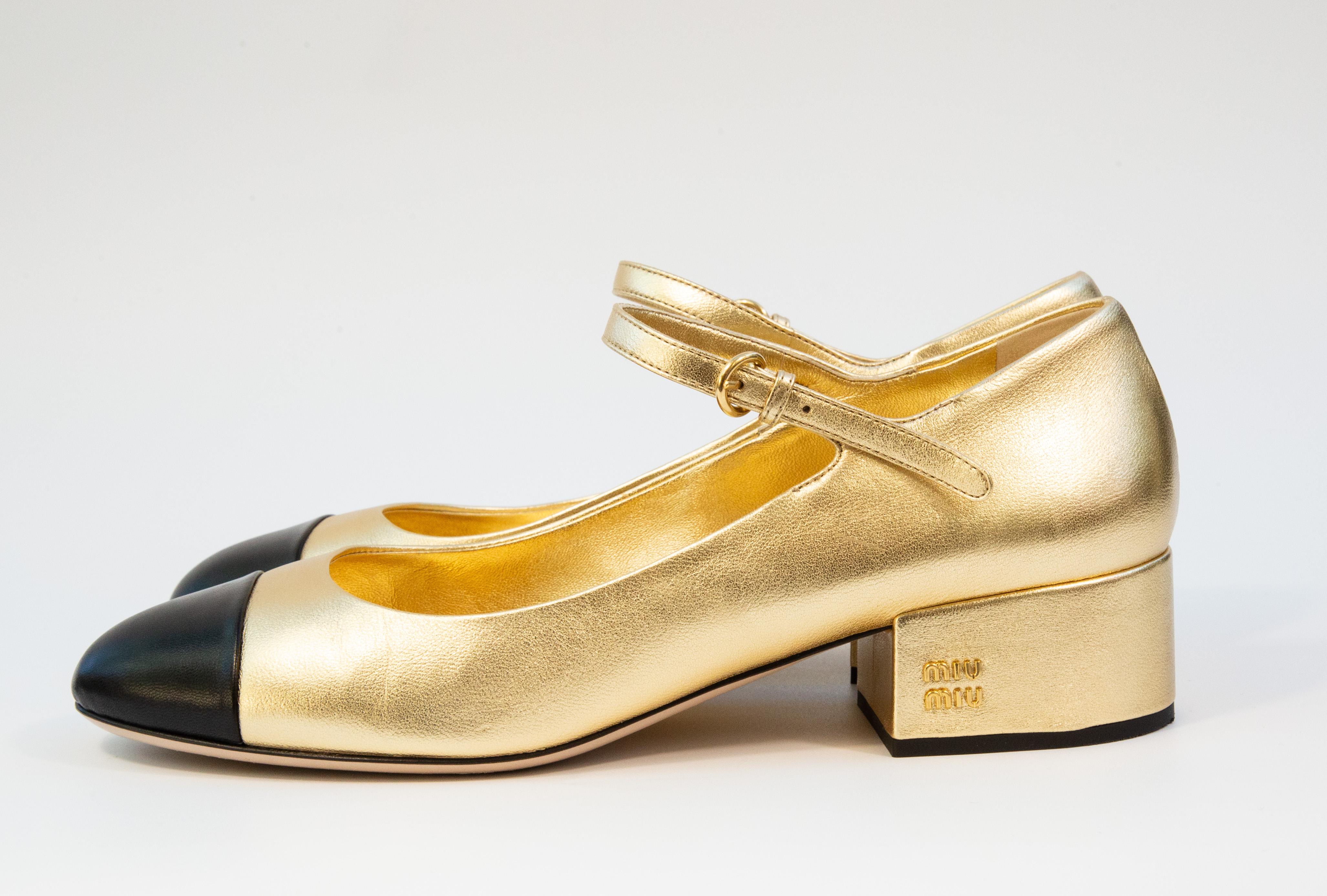 Donna 2020 Miu Miu Pumps in pelle nera e oro misura 38,5 in vendita