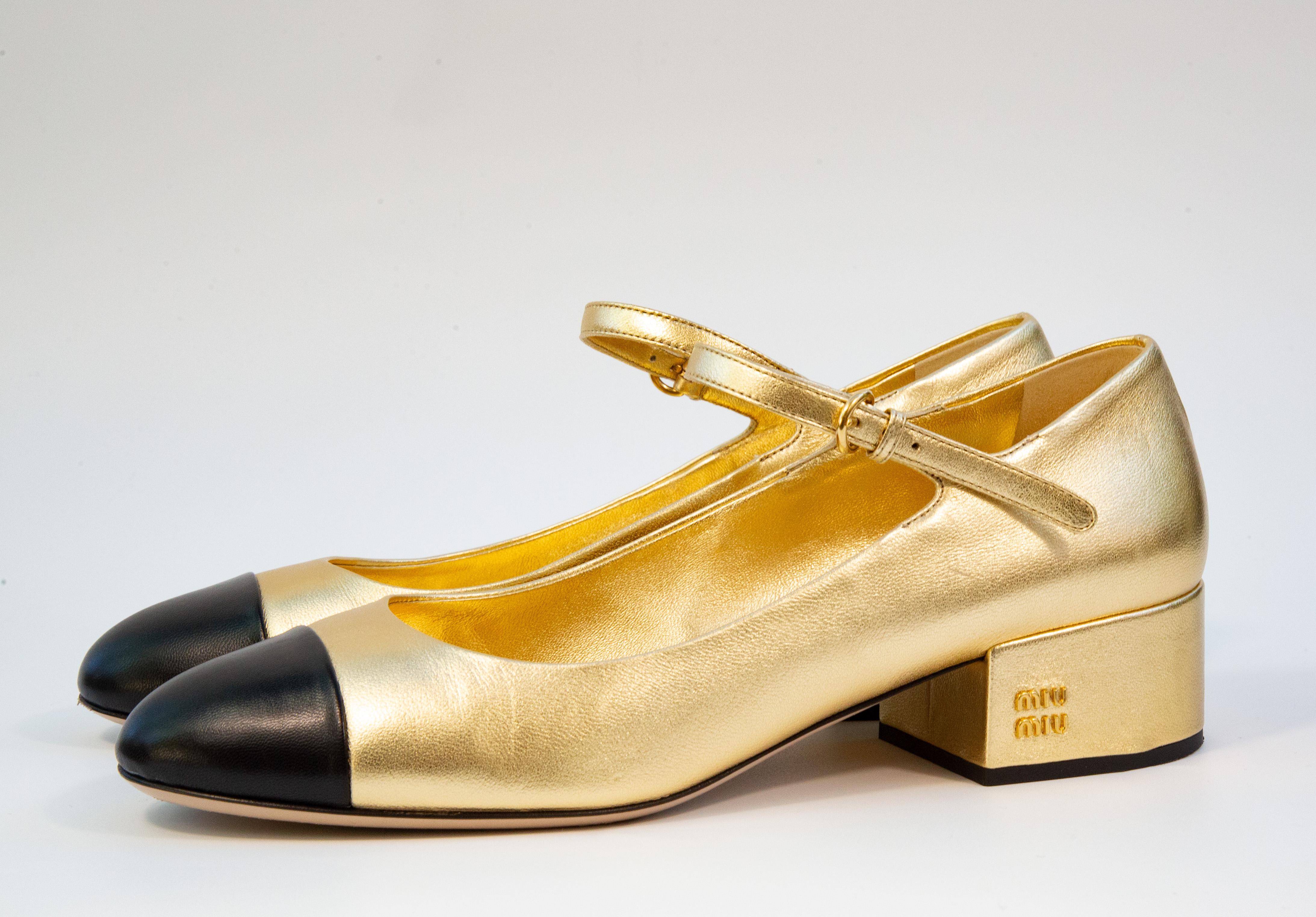2020 Miu Miu Pumps in pelle nera e oro misura 38,5 in vendita 2
