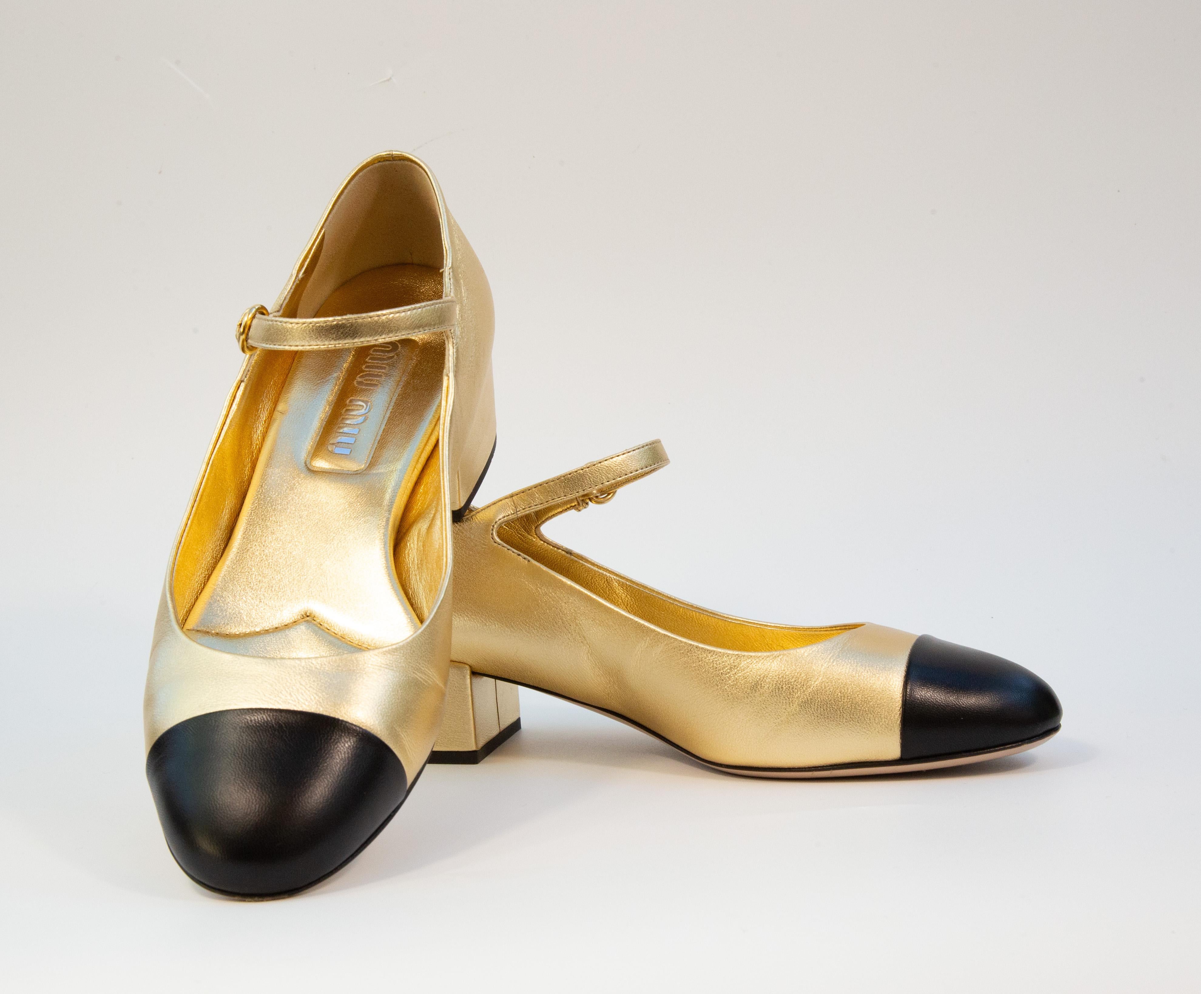 2020 Miu Miu Pumps in pelle nera e oro misura 38,5 in vendita 4