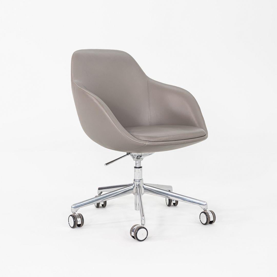 2020er Noe Duchaufour-Lawrance für Bernhardt Design Chantal Schreibtischstuhl in Leder im Angebot 4