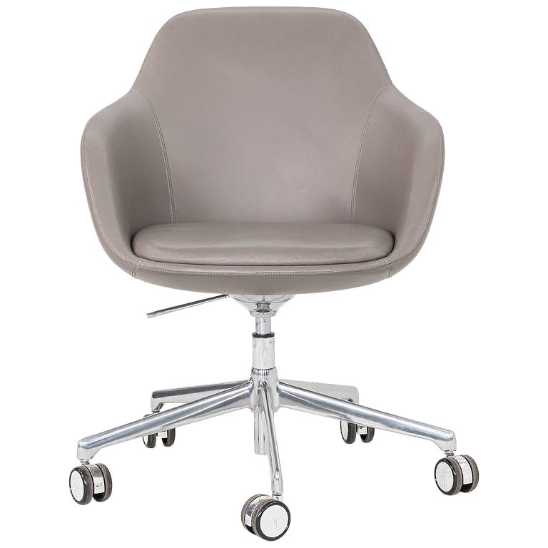 Années 2020 Noe Duchaufour-Lawrance pour Bernhardt Design Chaise de bureau Chantal en cuir