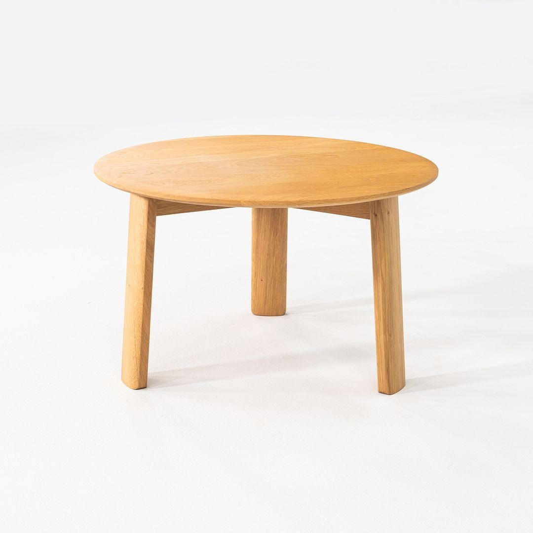 2020s Staffan Holm für Hem Alle Couchtisch / Beistelltisch Medium in Eiche 2x erhältlich im Angebot 1