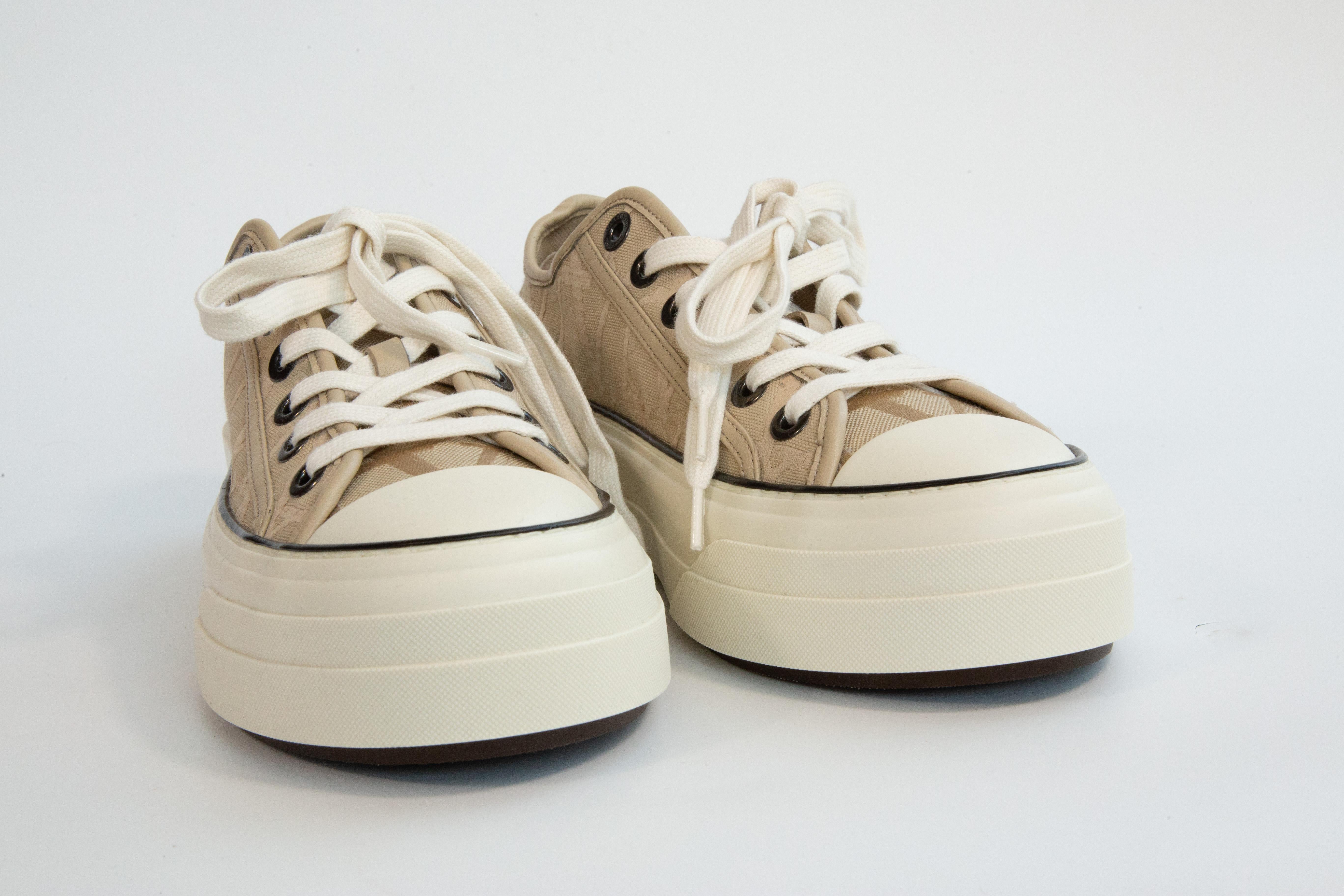 2020s Valentino Garavani Totaloop Platform Canvas Trainers In New Condition For Sale In Arnhem, NL
