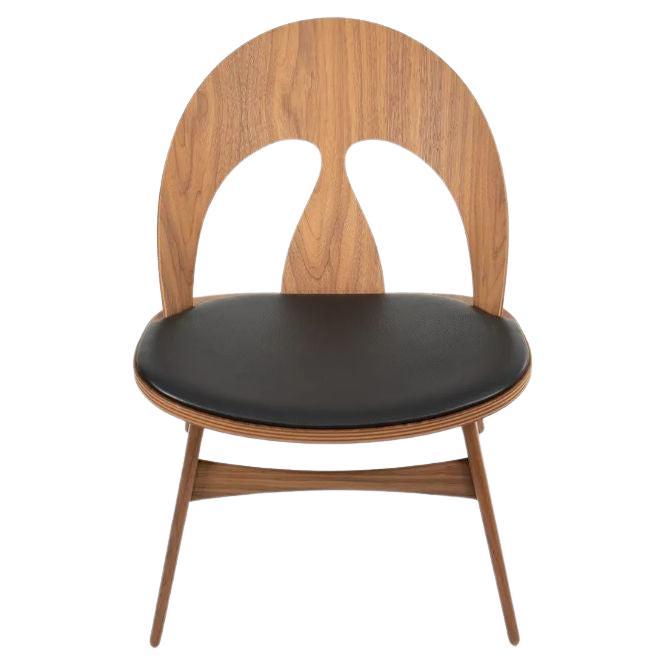 2021 BM0949P Contour Lounge Chair by Borge Mogensen for Carl Hansen in Walnut For Sale