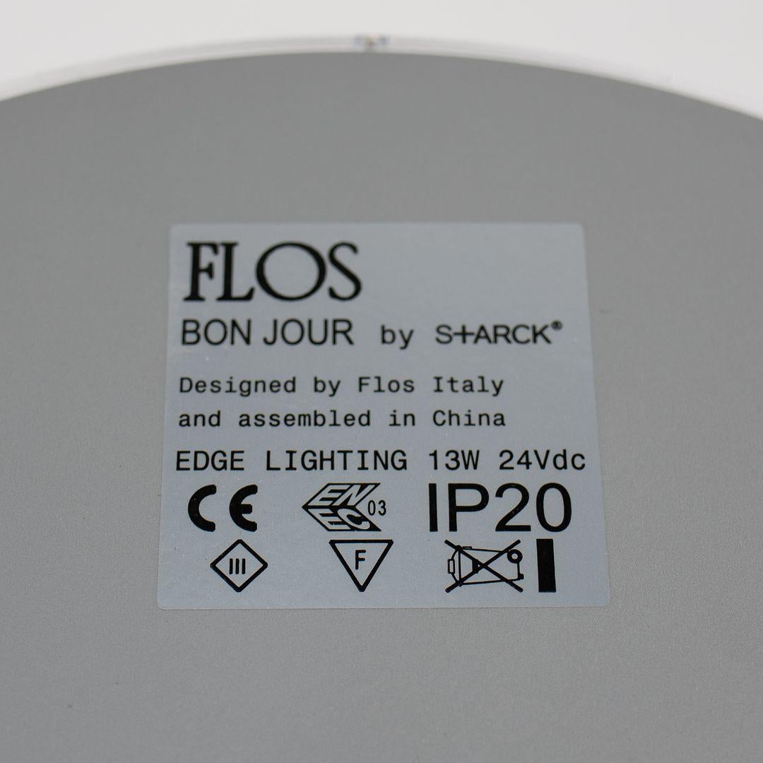 Nous proposons à la vente une lampe de table LED Bon Jour, composée d'une base en plastique PMMA et de finitions chromées. La lampe a été conçue par Philippe Starck et produite par Flos†en Italie. Il date d'environ 2021 et est garanti comme