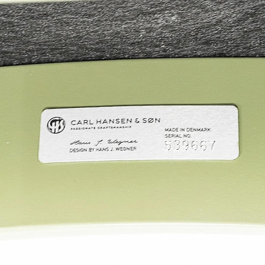 2021 Chaise de salle à manger CH20 de Hans Hans Hansen en vert avec coussin en cuir Bon état - En vente à Philadelphia, PA
