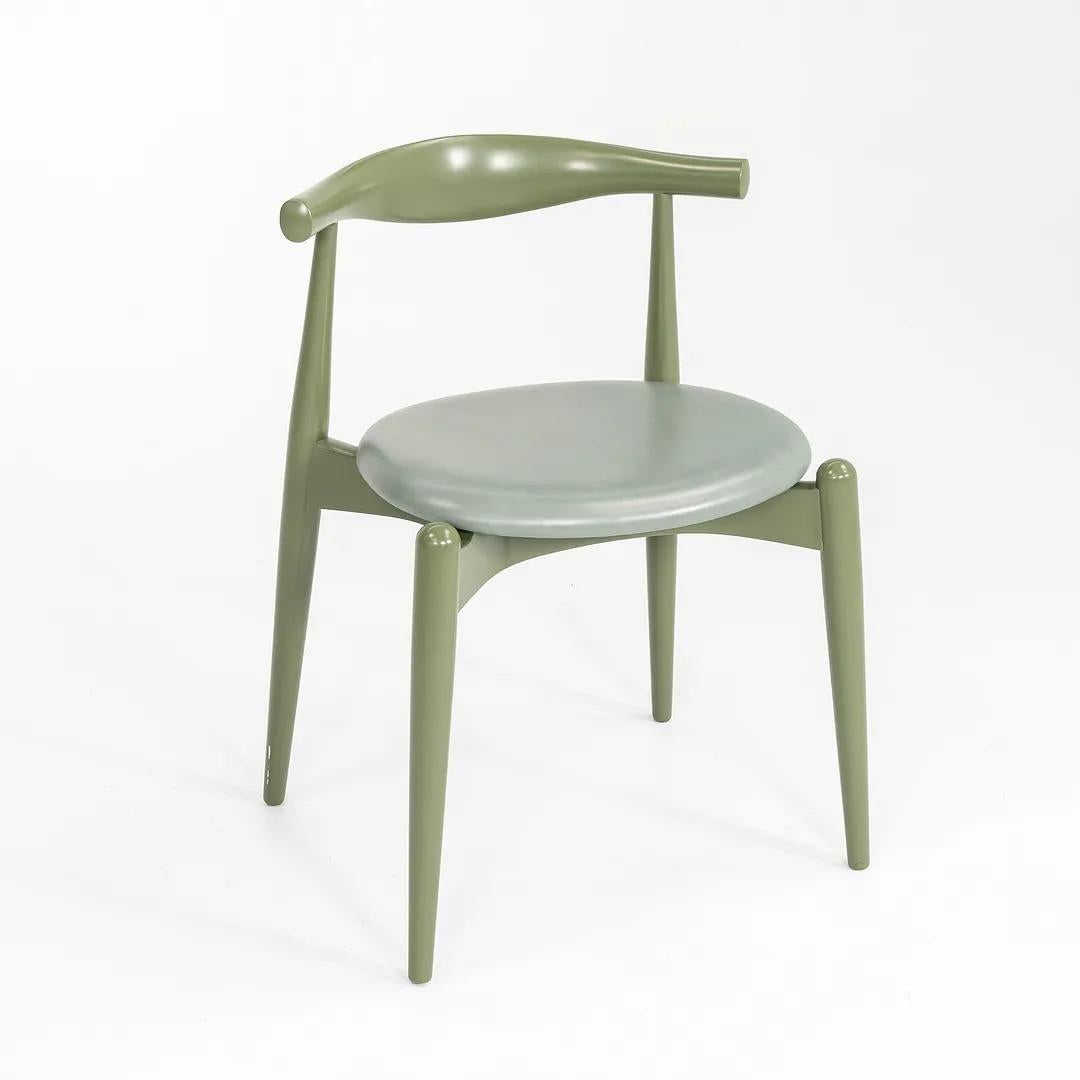 Contemporary 2021 Carl Hansen CH20 Dining Chair by Hans Wegner in Green with Leather Cushion For Sale