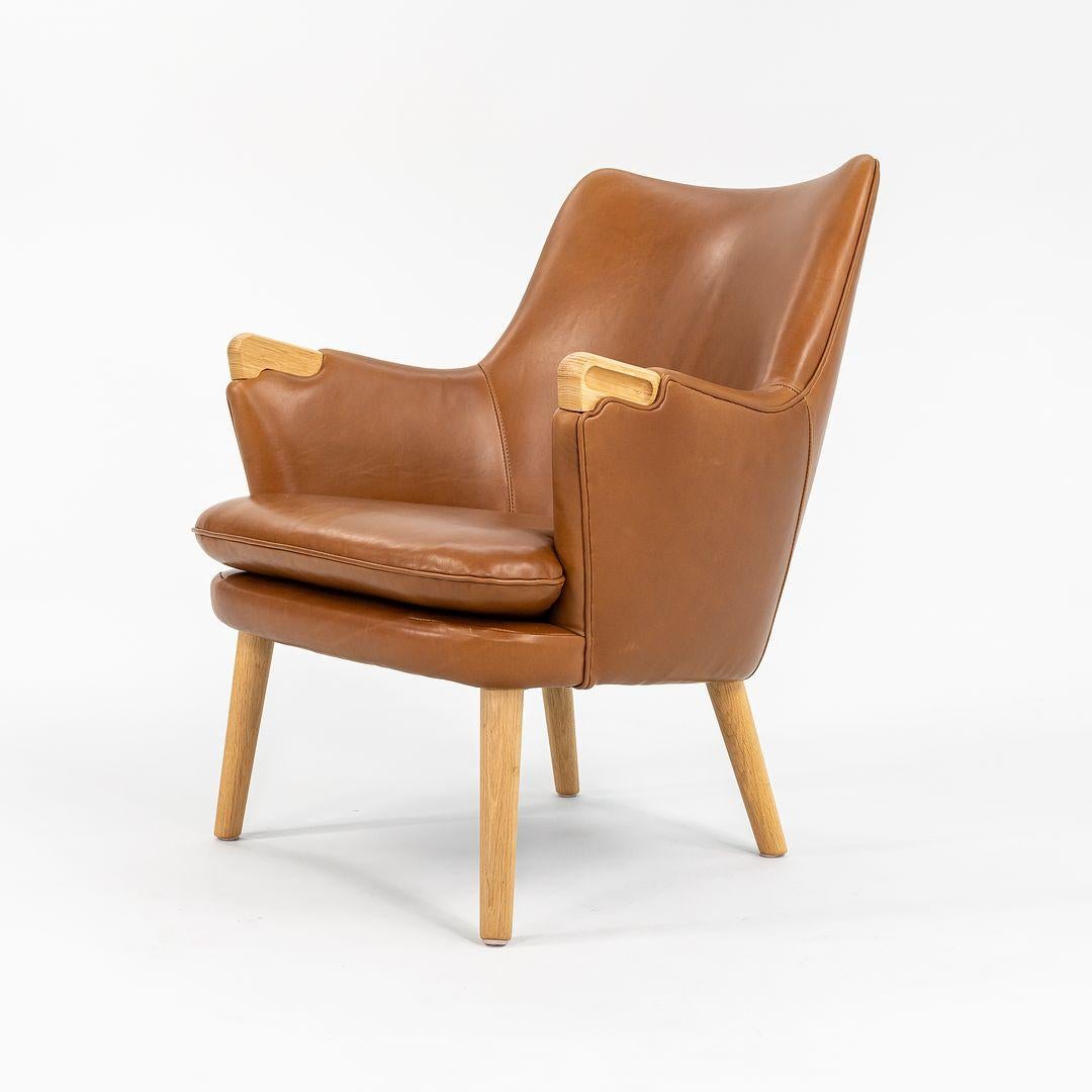 2021 Carl Hansen CH71 von Hans Wegner in cognacfarbenem Leder und Eiche im Angebot 4
