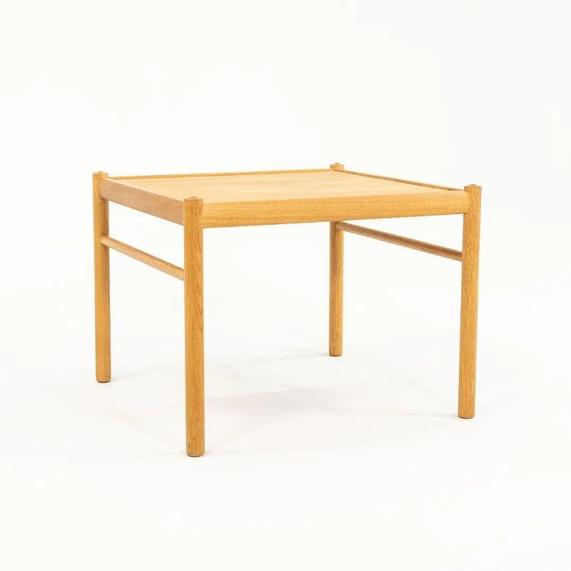 XXIe siècle et contemporain Table basse/table d'appoint coloniale Carl Hansen OW449 d'Ole Wanscher en chêne huilé 2021 en vente