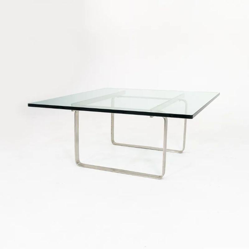 Danois Table basse carrée CH106 de Hans Wegner en verre et acier 2021 Carl Hansen & Son en vente