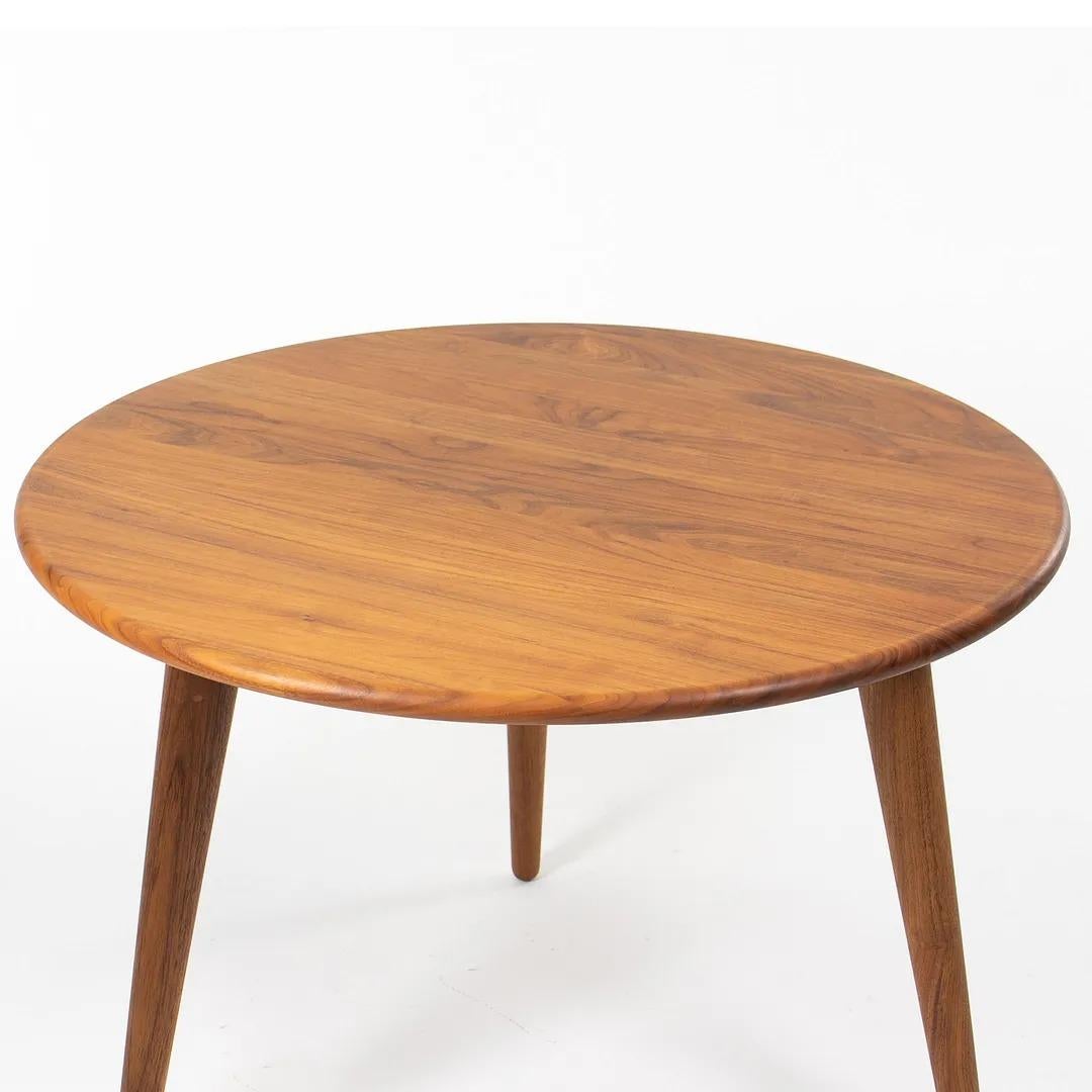 2021 CH008 Coffee Table by Hans Wegner for Carl Hansen in Walnut 30 inch For Sale 2