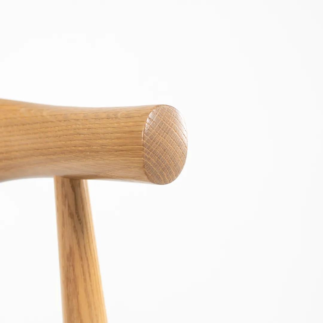 Scandinavian Modern 2021 CH20 Elbow Dining Chair by Hans Wegner for Carl Hansen in Lacquered Oak For Sale