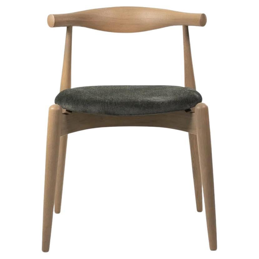 2021 CH20 Chaise de salle à manger coudée par Hans Wegner pour Carl Hansen en tissu et savon Oak en vente