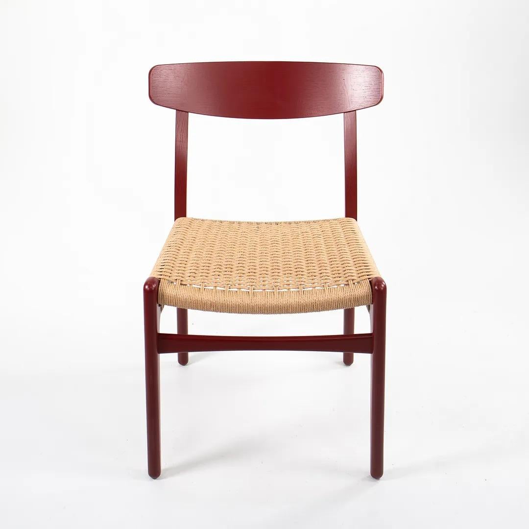 Scandinave moderne 2021 CH23 Chaise de salle à manger par Hans Wegner pour Carl Hansen en Oak peint rouge en vente