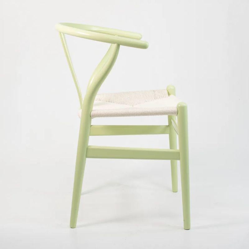Scandinave moderne 2021 CH24 Chaise de salle à manger Wishbone par Hans Wegner pour Carl Hansen en hêtre vert en vente