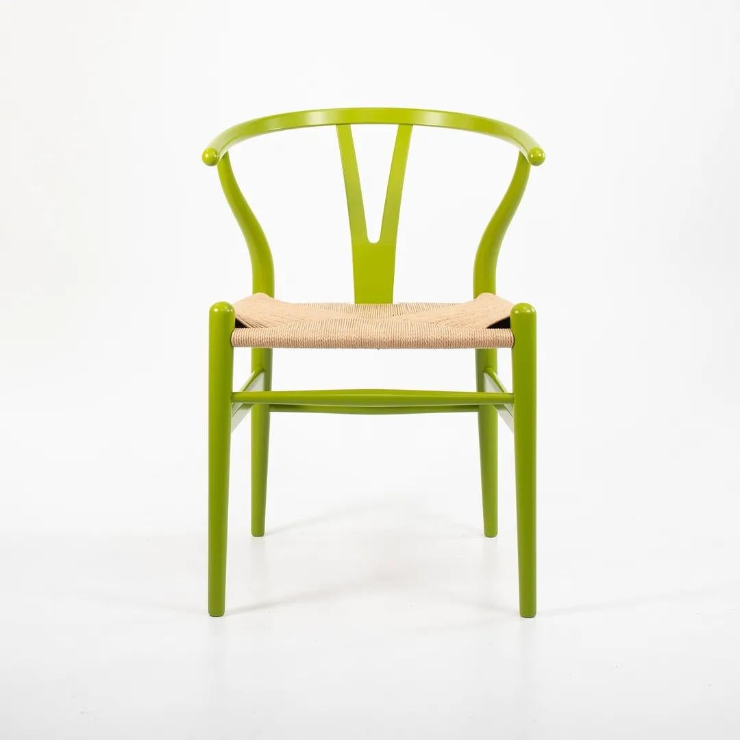 XXIe siècle et contemporain Chaise de salle à manger CH24 Wishbone de Hans Wegner pour Carl Hansen en vert 2021 en vente