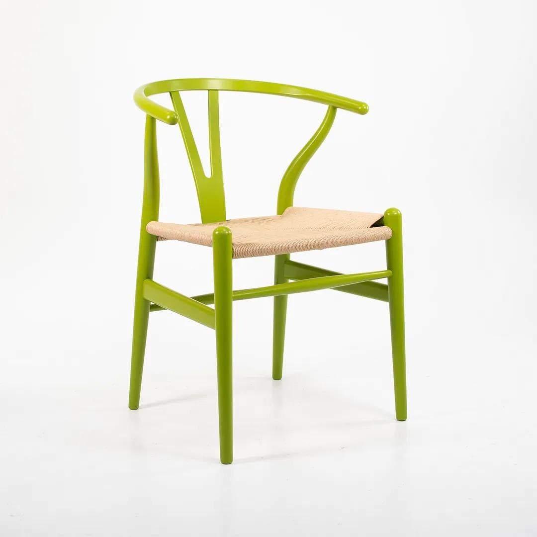 Chaise de salle à manger CH24 Wishbone de Hans Wegner pour Carl Hansen en vert 2021 en vente 1