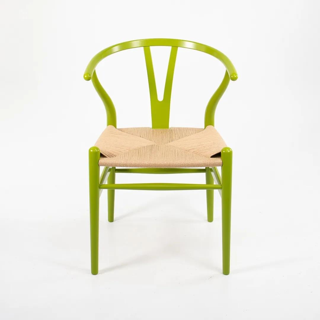 Chaise de salle à manger CH24 Wishbone de Hans Wegner pour Carl Hansen en vert 2021 en vente 2
